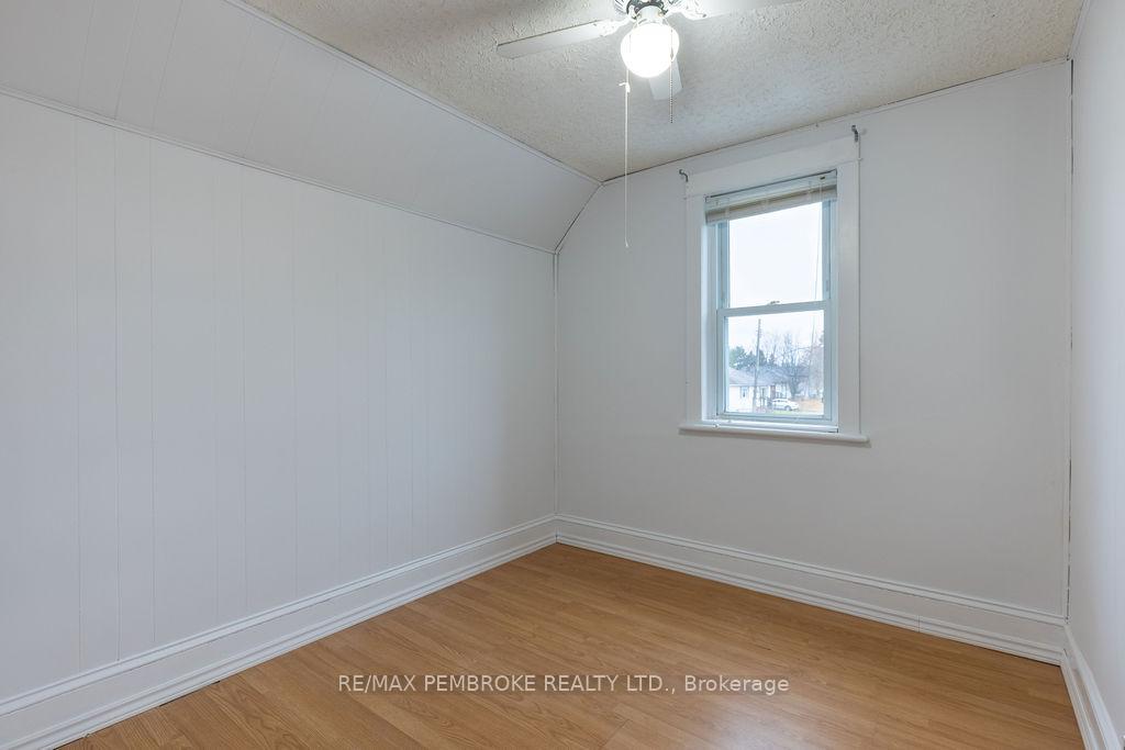 Photo 17 of 618 Elgin Street, Laurentian Valley — HOMEH