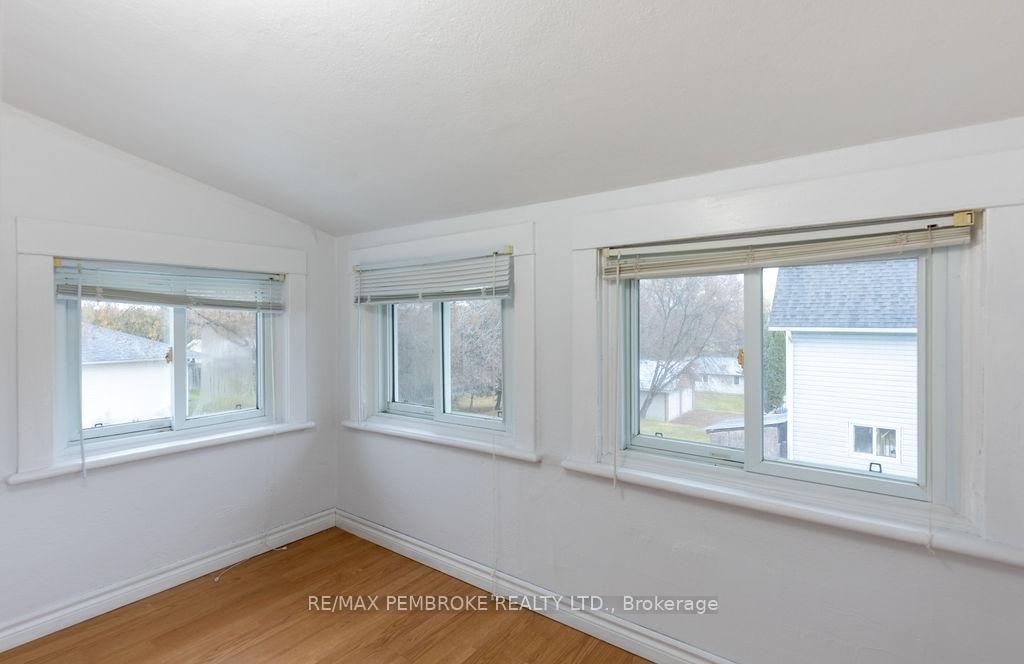 Photo 18 of 618 Elgin Street, Laurentian Valley — HOMEH
