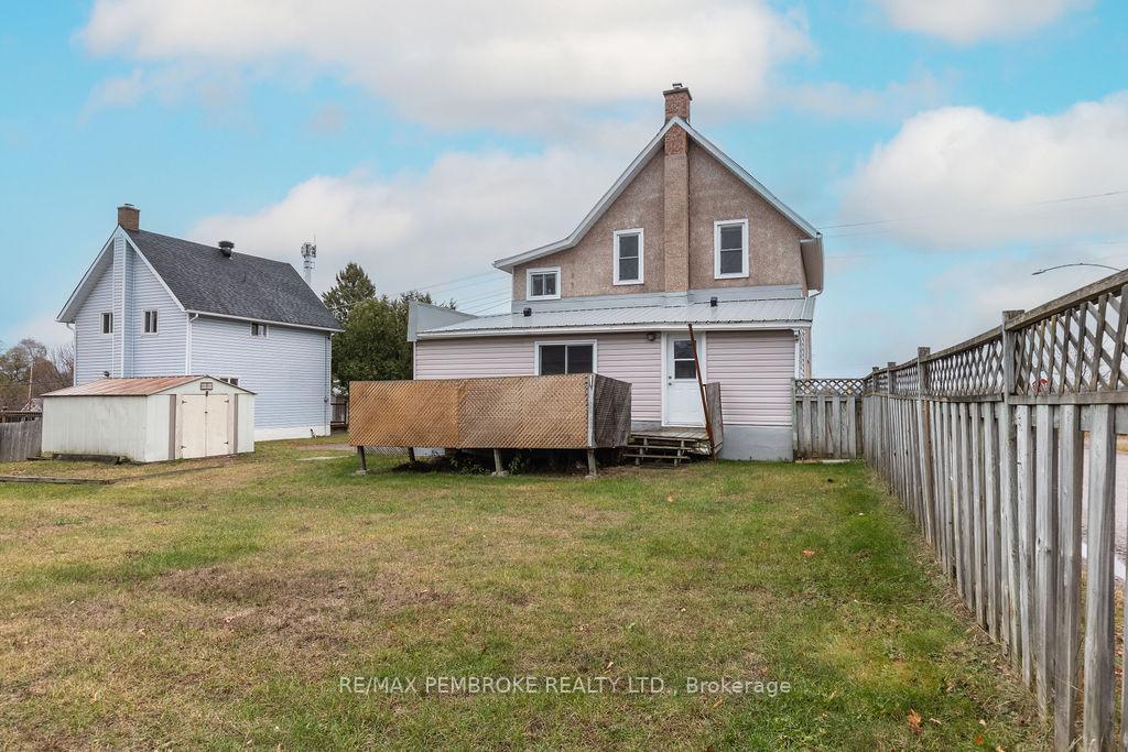 Photo 27 of 618 Elgin Street, Laurentian Valley — HOMEH