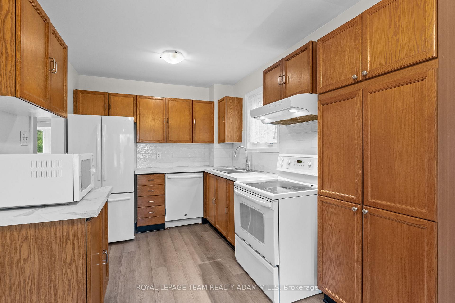 Photo 8 of 22 Fireside Crescent, Ottawa, Hunt Club Park/Greenboro — HOMEH