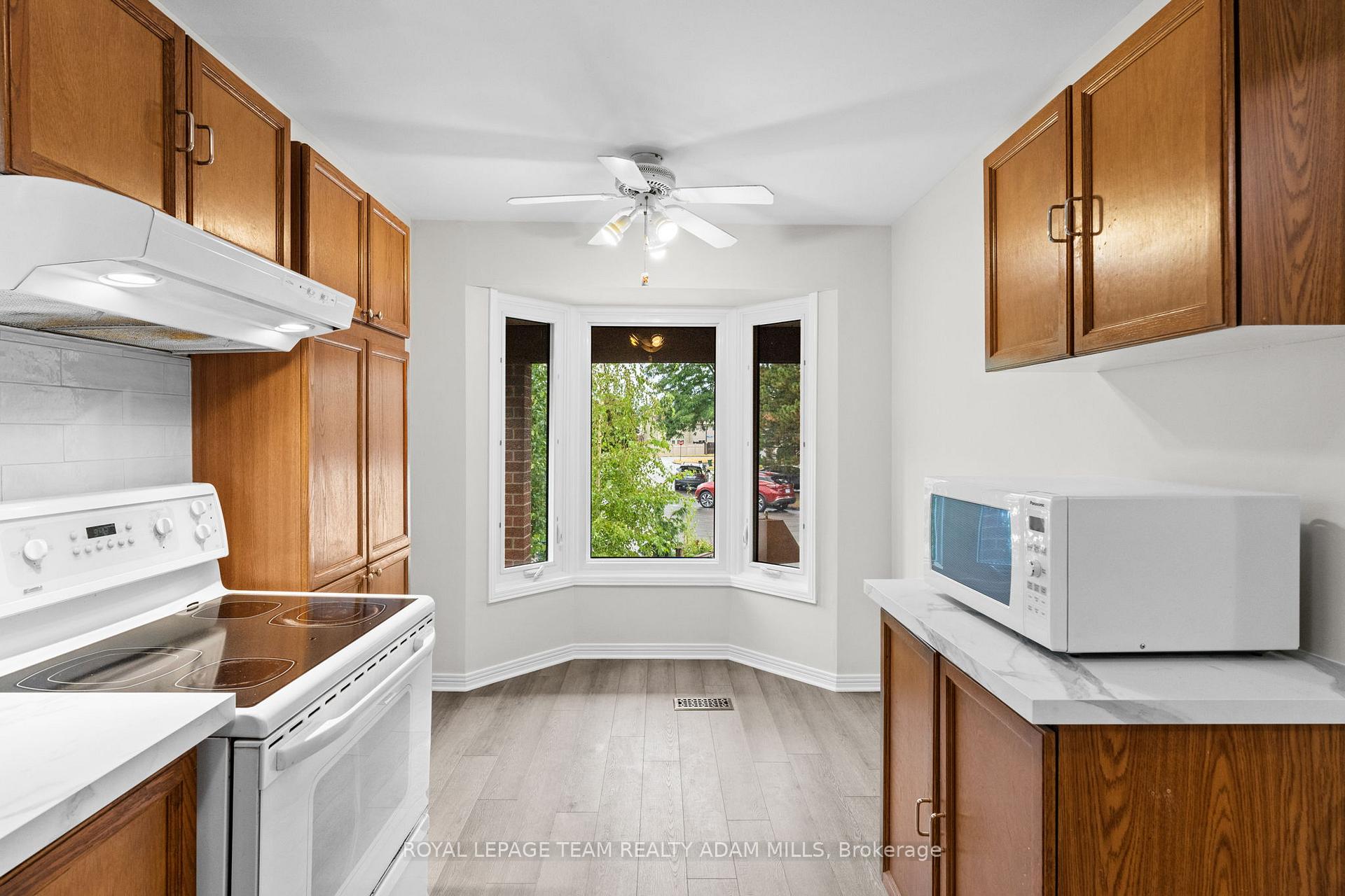 Photo 11 of 22 Fireside Crescent, Ottawa, Hunt Club Park/Greenboro — HOMEH