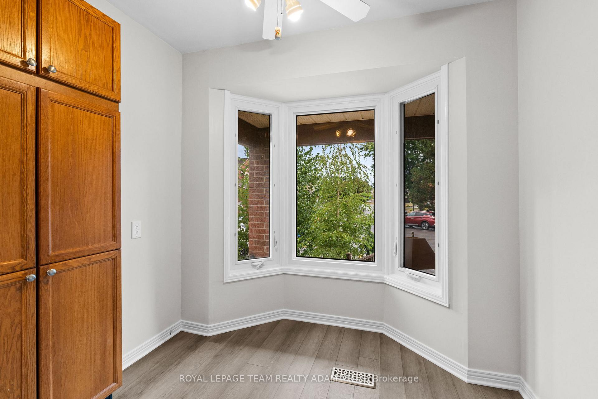 Photo 12 of 22 Fireside Crescent, Ottawa, Hunt Club Park/Greenboro — HOMEH