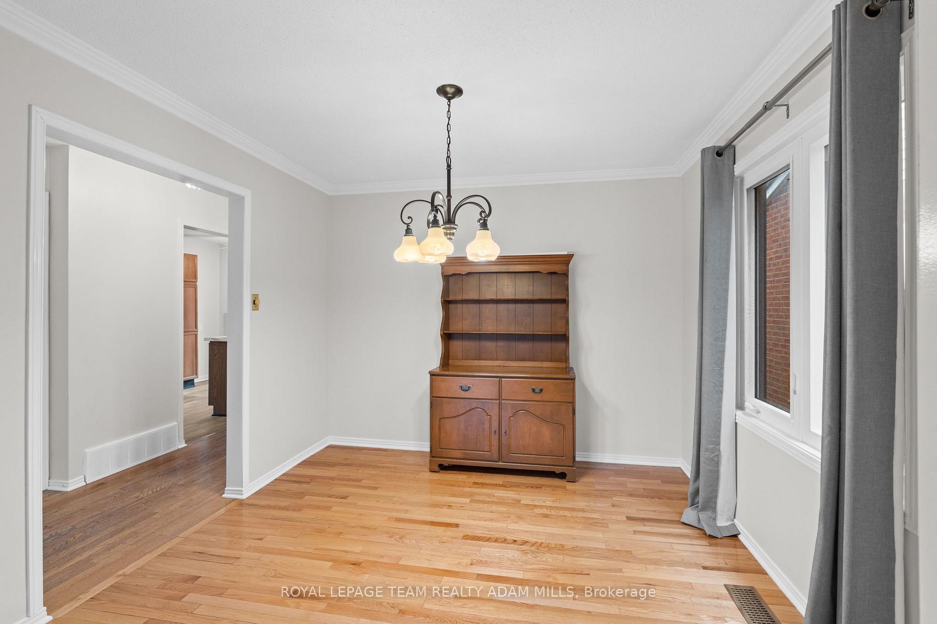 Photo 14 of 22 Fireside Crescent, Ottawa, Hunt Club Park/Greenboro — HOMEH