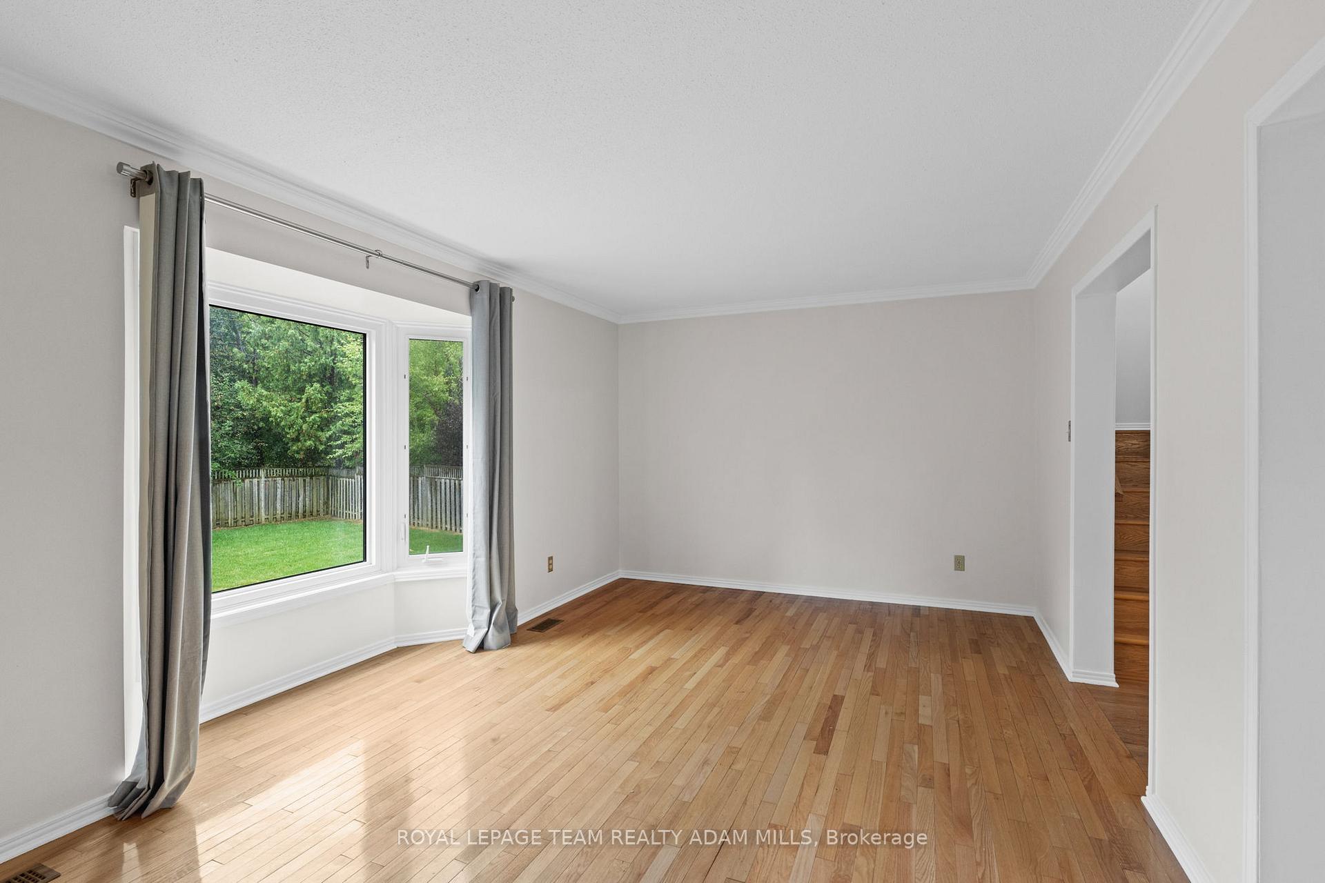 Photo 15 of 22 Fireside Crescent, Ottawa, Hunt Club Park/Greenboro — HOMEH
