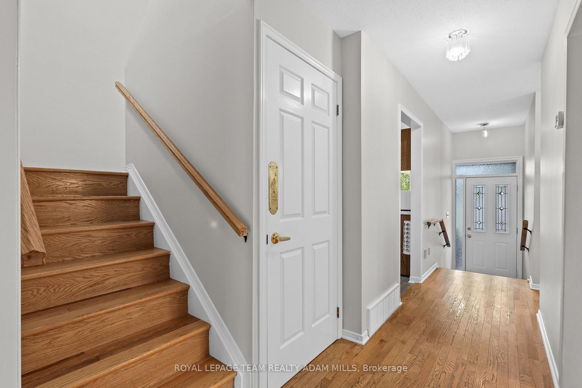 Photo 18 of 22 Fireside Crescent, Ottawa, Hunt Club Park/Greenboro — HOMEH