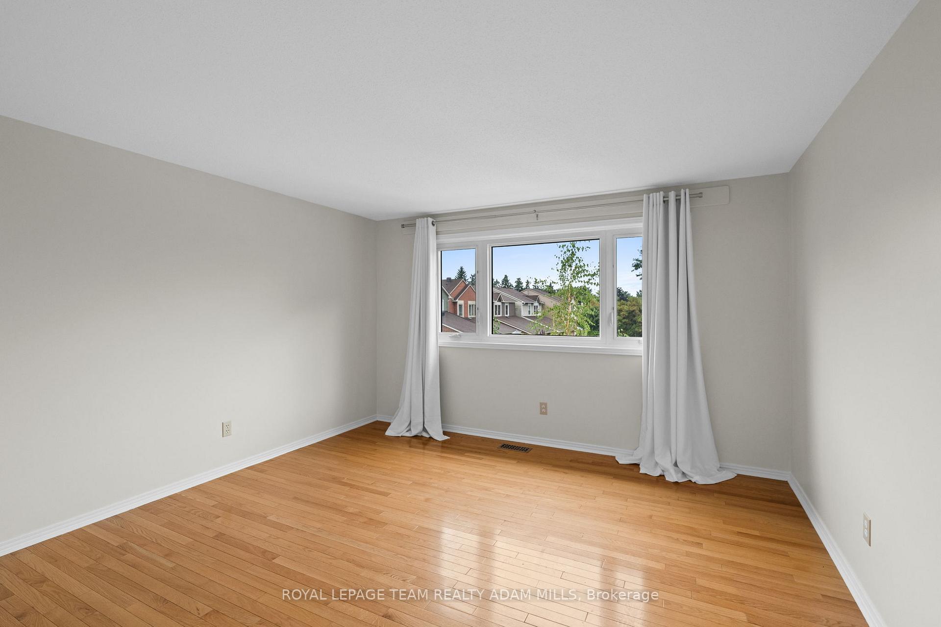 Photo 23 of 22 Fireside Crescent, Ottawa, Hunt Club Park/Greenboro — HOMEH