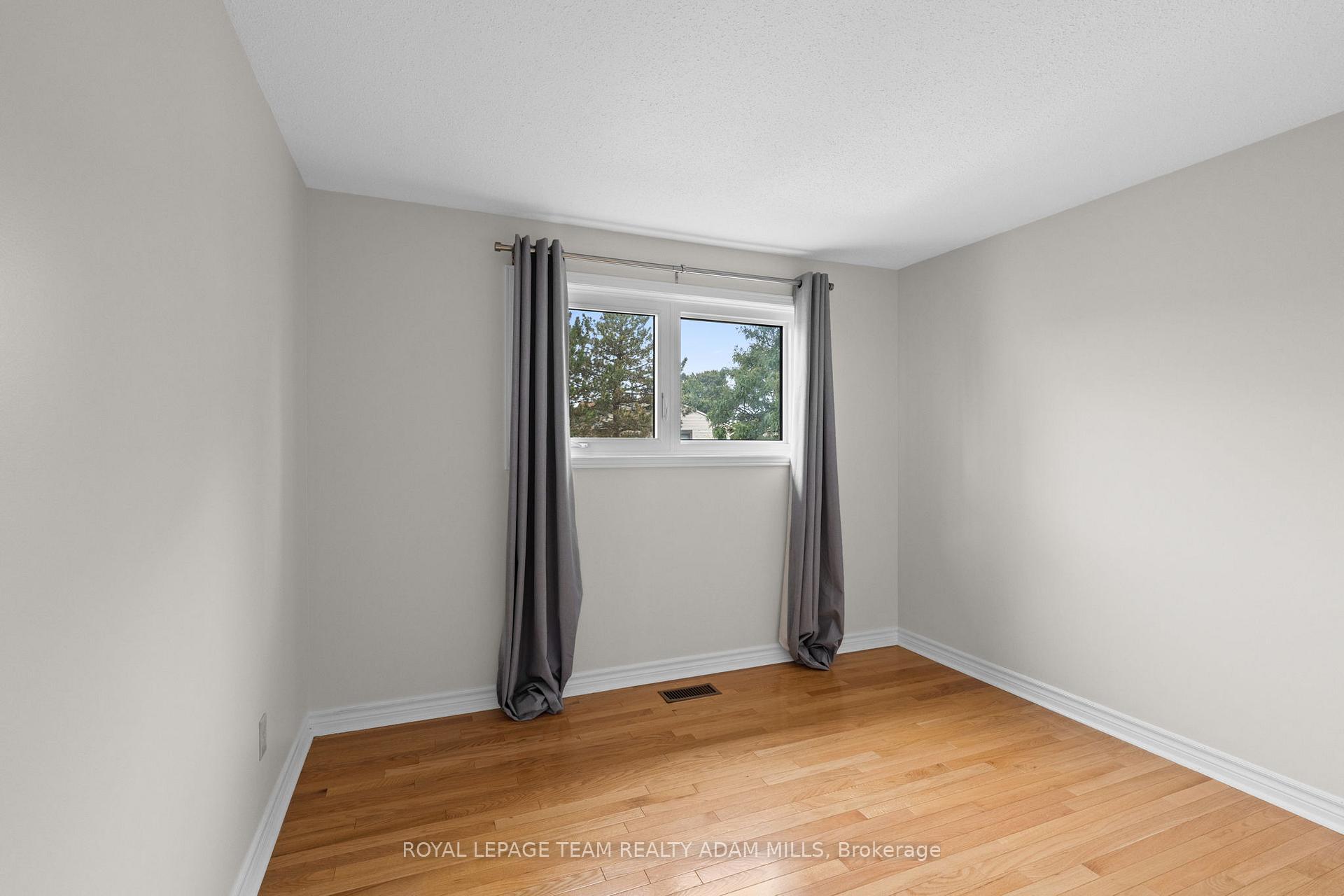 Photo 25 of 22 Fireside Crescent, Ottawa, Hunt Club Park/Greenboro — HOMEH