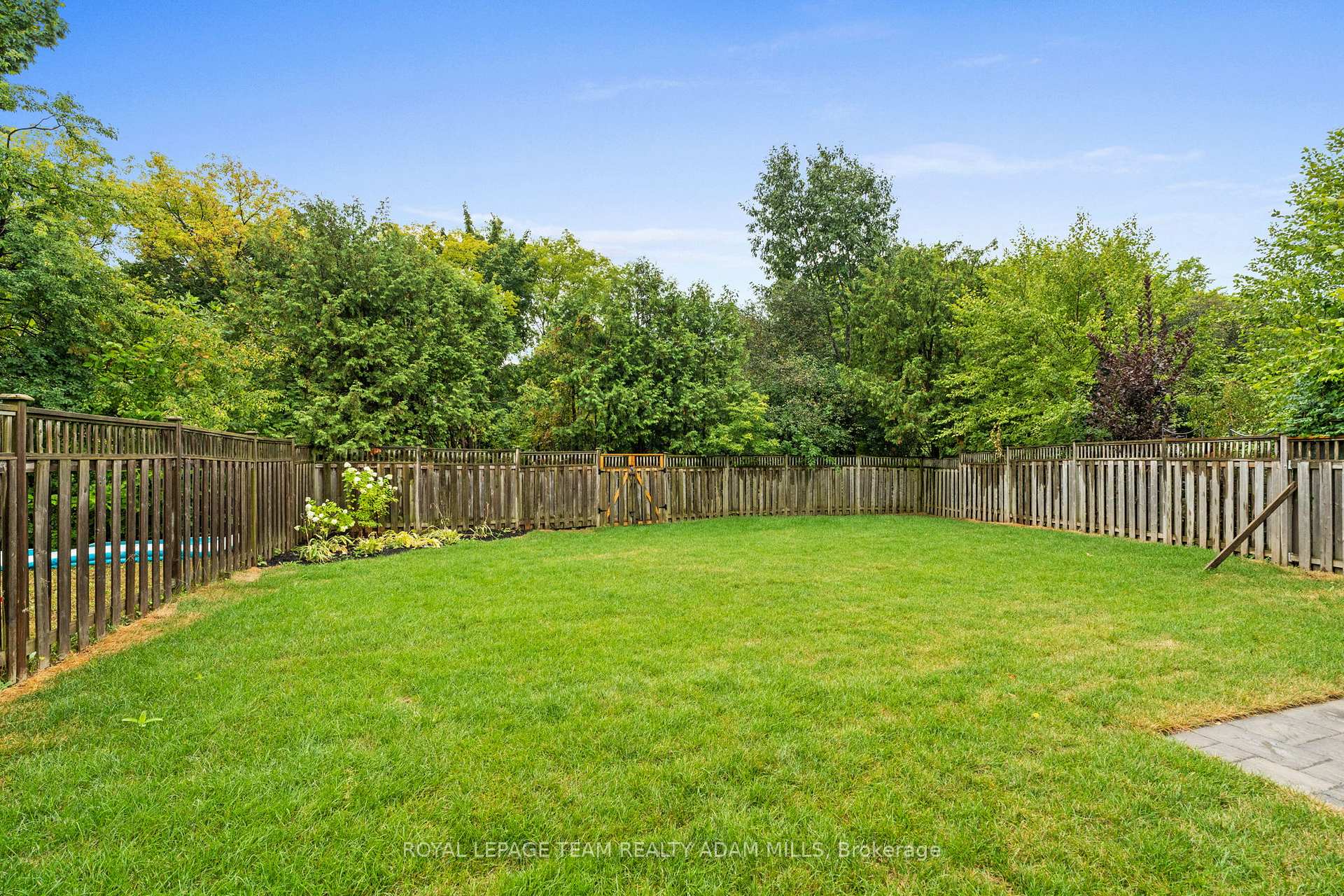 Photo 31 of 22 Fireside Crescent, Ottawa, Hunt Club Park/Greenboro — HOMEH