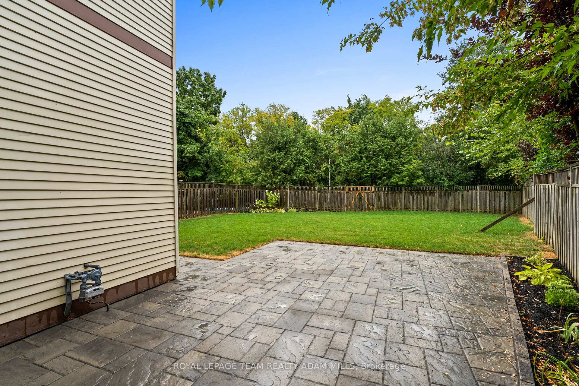 Photo 37 of 22 Fireside Crescent, Ottawa, Hunt Club Park/Greenboro — HOMEH