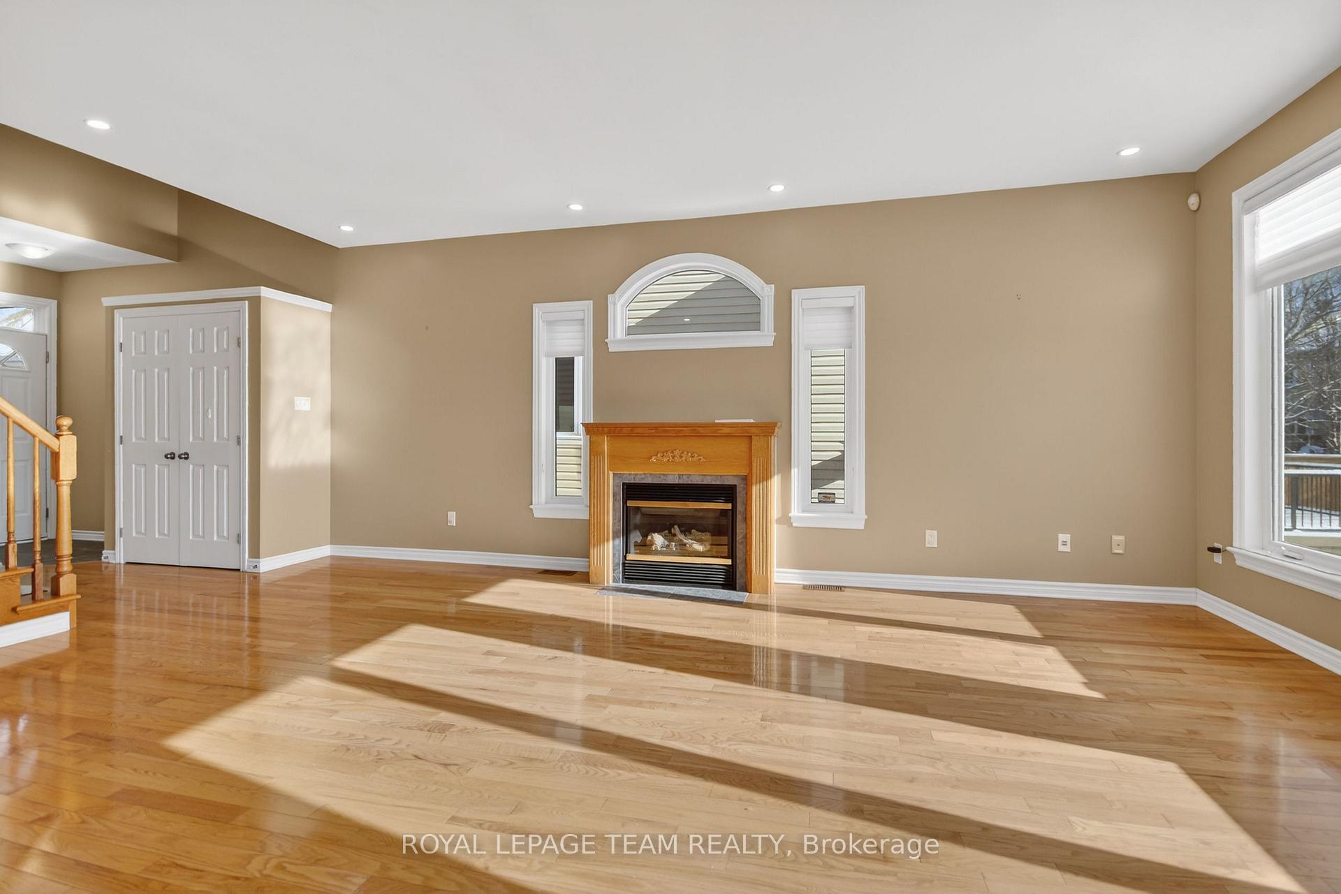 Photo 7 of 59 Polo Lane, Ottawa, Kanata - Emerald Meadows/Trailwest — HOMEH