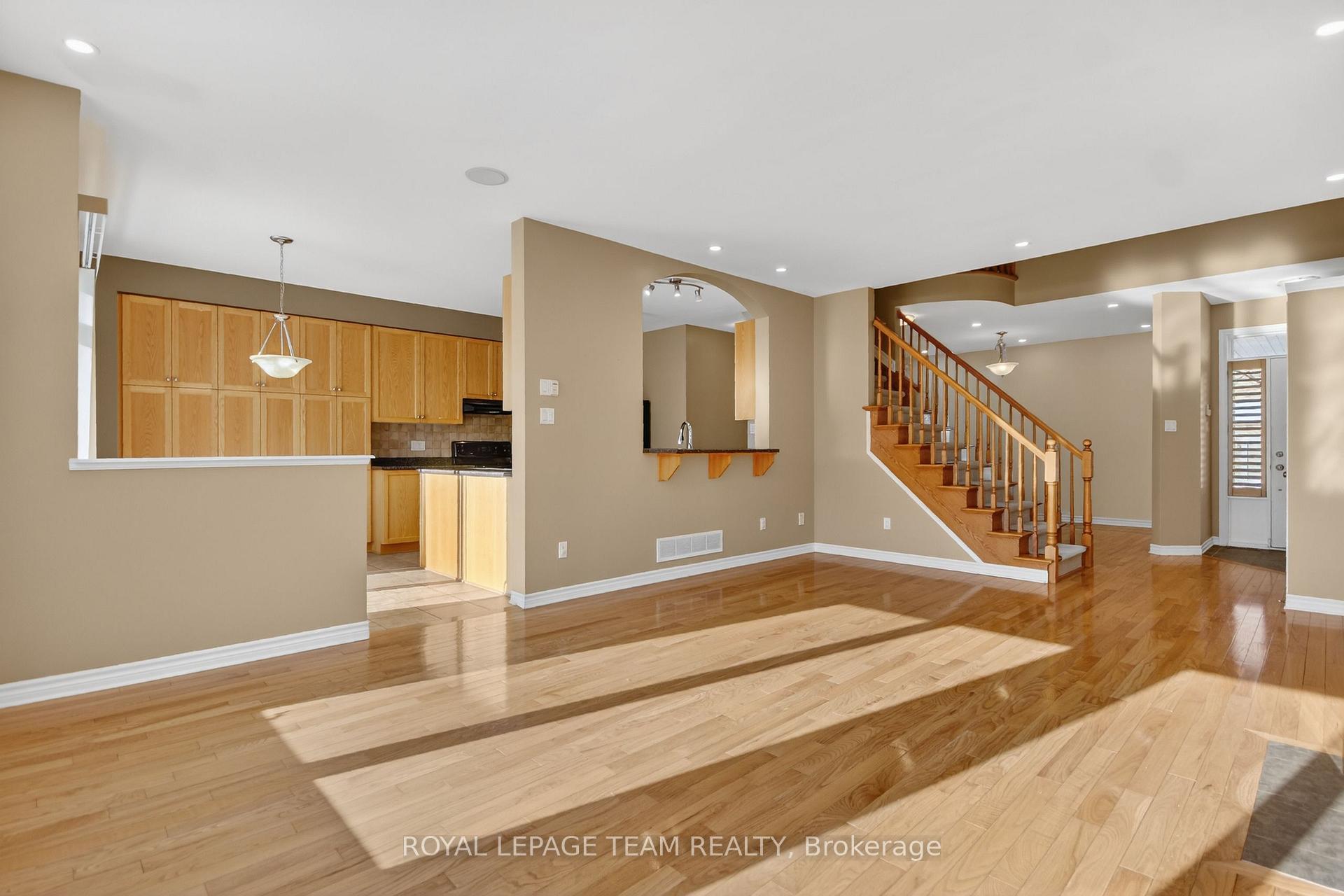 Photo 8 of 59 Polo Lane, Ottawa, Kanata - Emerald Meadows/Trailwest — HOMEH