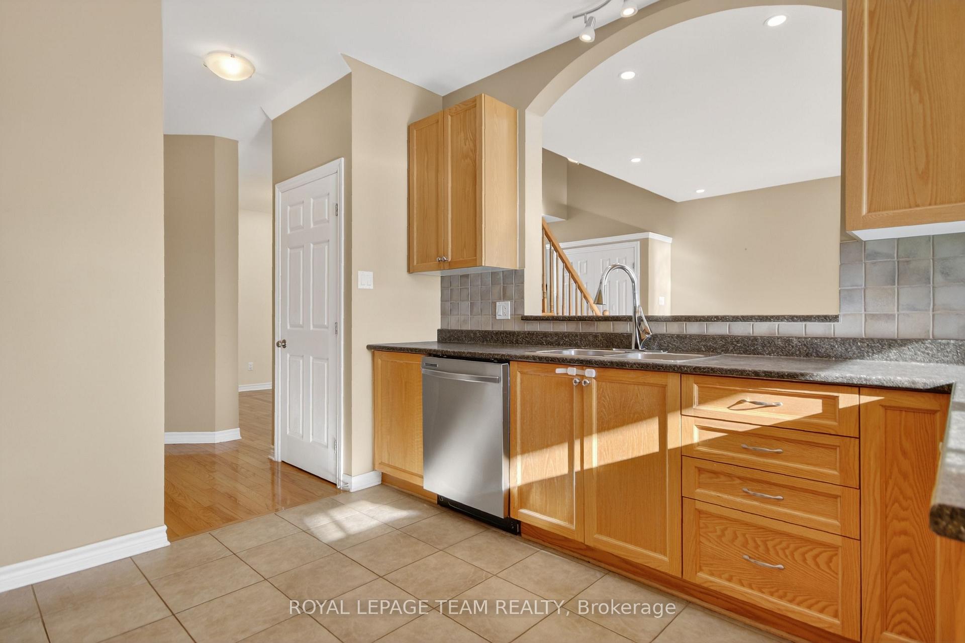 Photo 16 of 59 Polo Lane, Ottawa, Kanata - Emerald Meadows/Trailwest — HOMEH