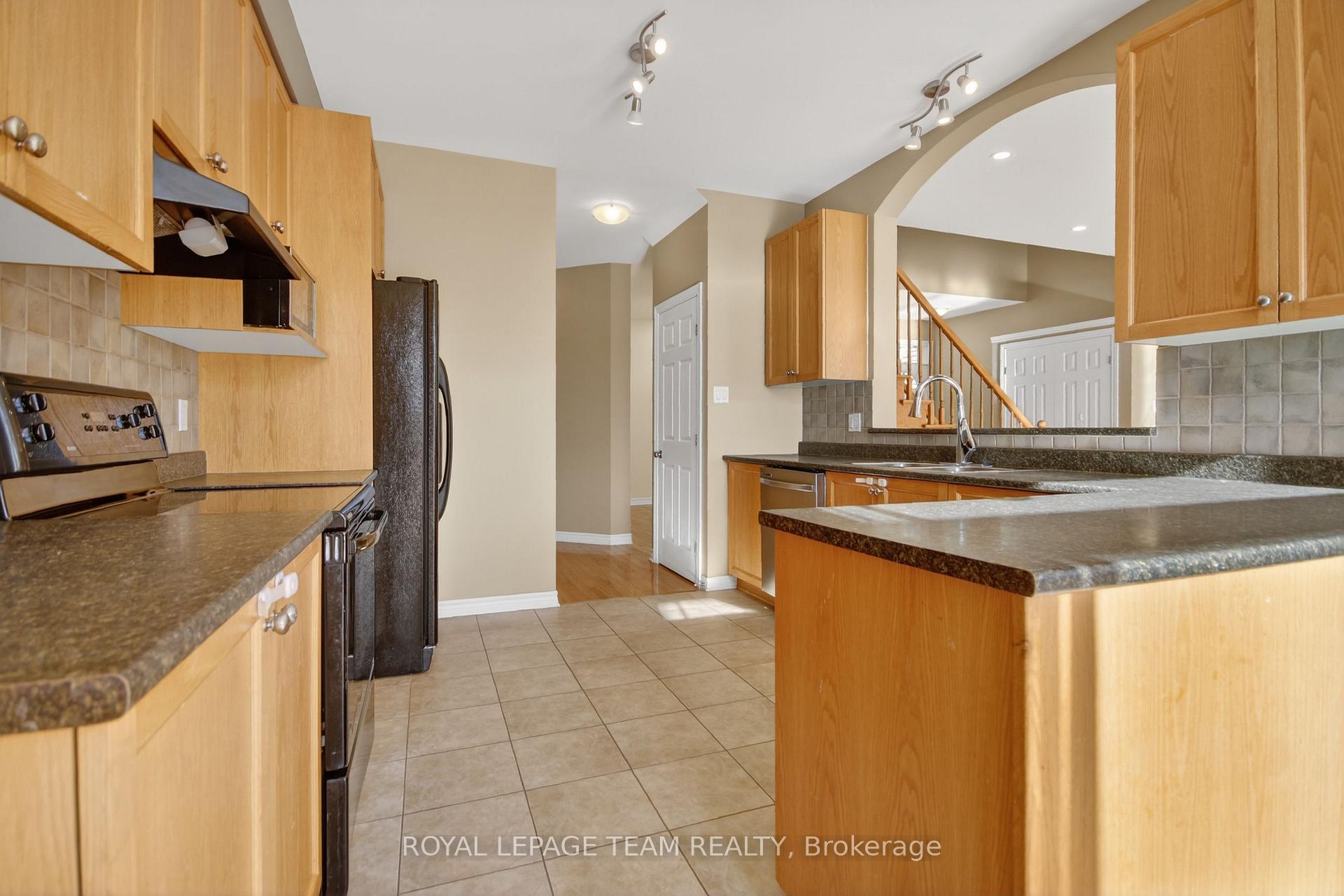 Photo 17 of 59 Polo Lane, Ottawa, Kanata - Emerald Meadows/Trailwest — HOMEH