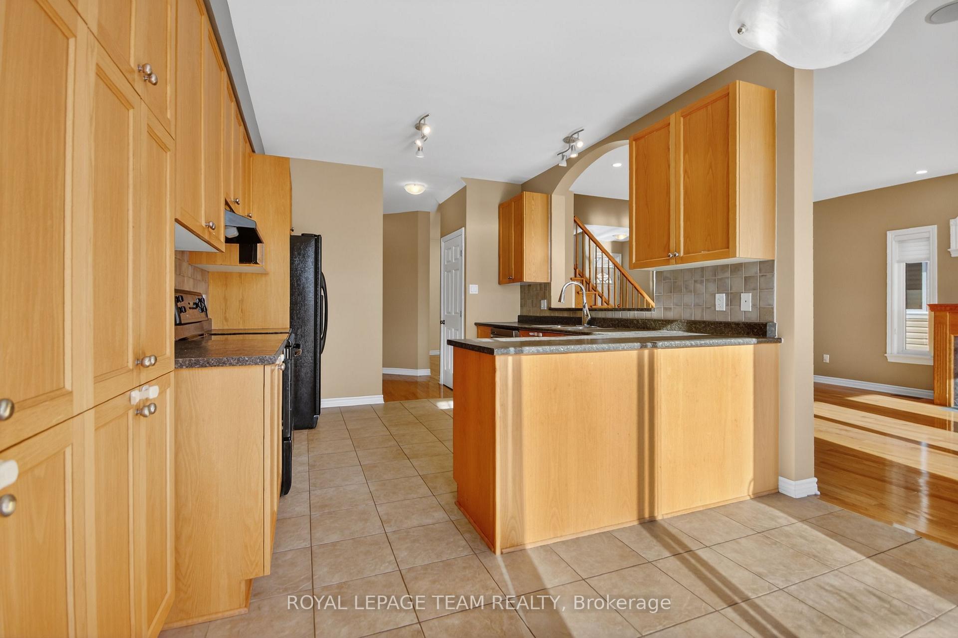 Photo 18 of 59 Polo Lane, Ottawa, Kanata - Emerald Meadows/Trailwest — HOMEH