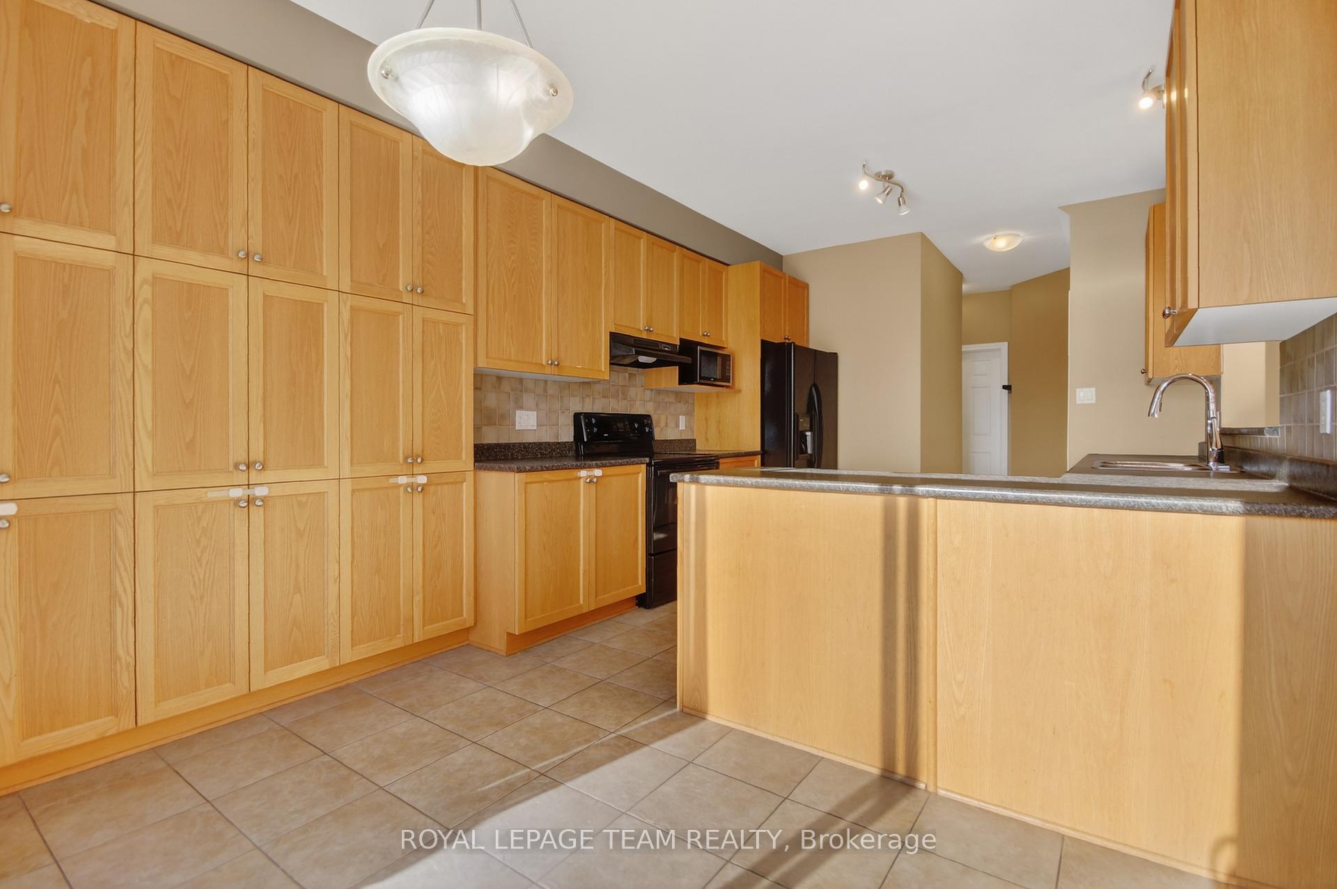Photo 19 of 59 Polo Lane, Ottawa, Kanata - Emerald Meadows/Trailwest — HOMEH