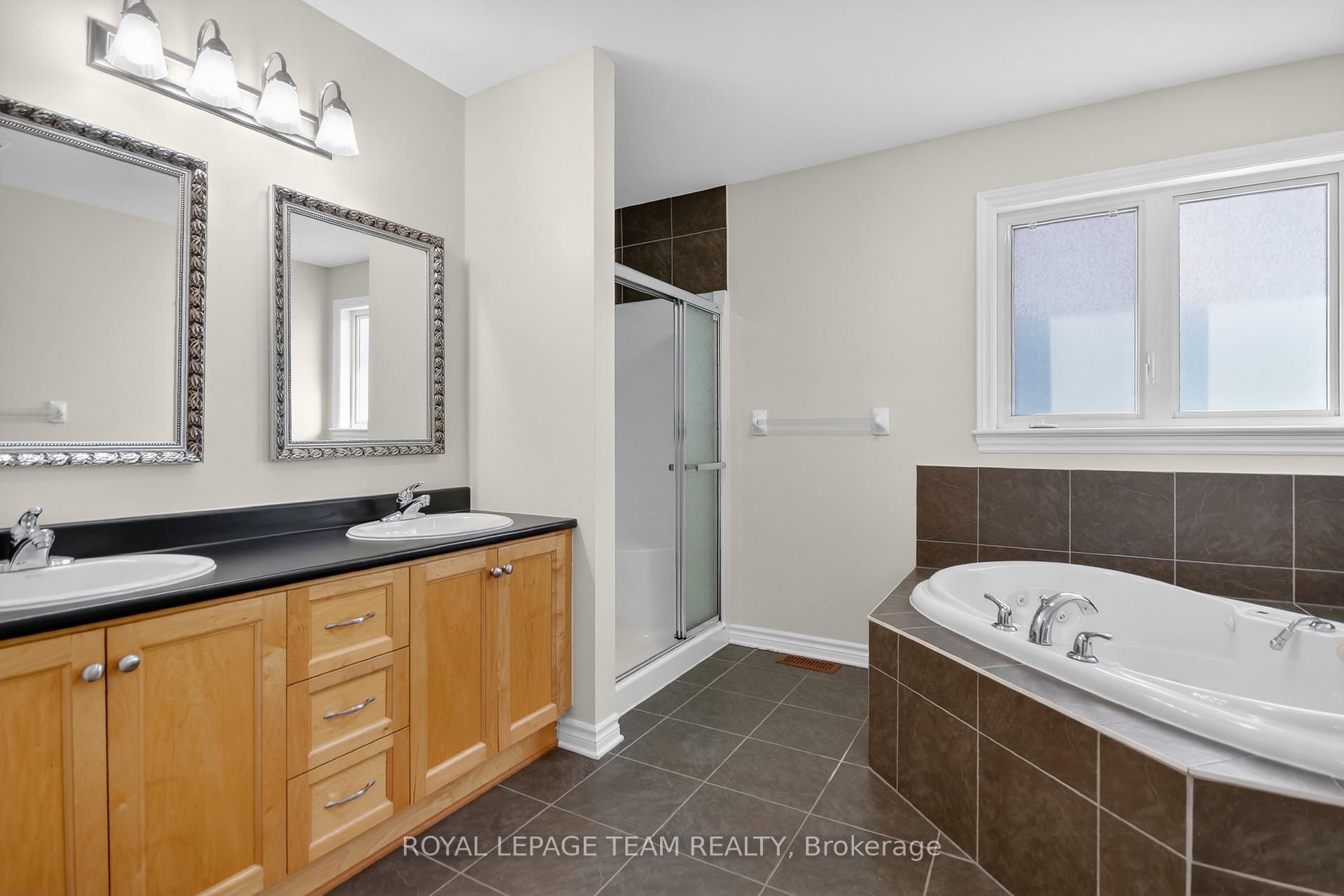 Photo 25 of 59 Polo Lane, Ottawa, Kanata - Emerald Meadows/Trailwest — HOMEH