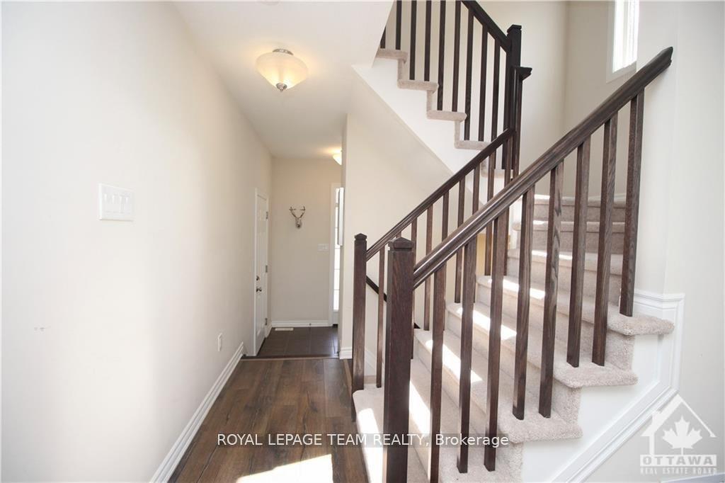 Photo 5 of 507 Foxlight Circle, Ottawa, Kanata - Emerald Meadows/Trailwest — HOMEH