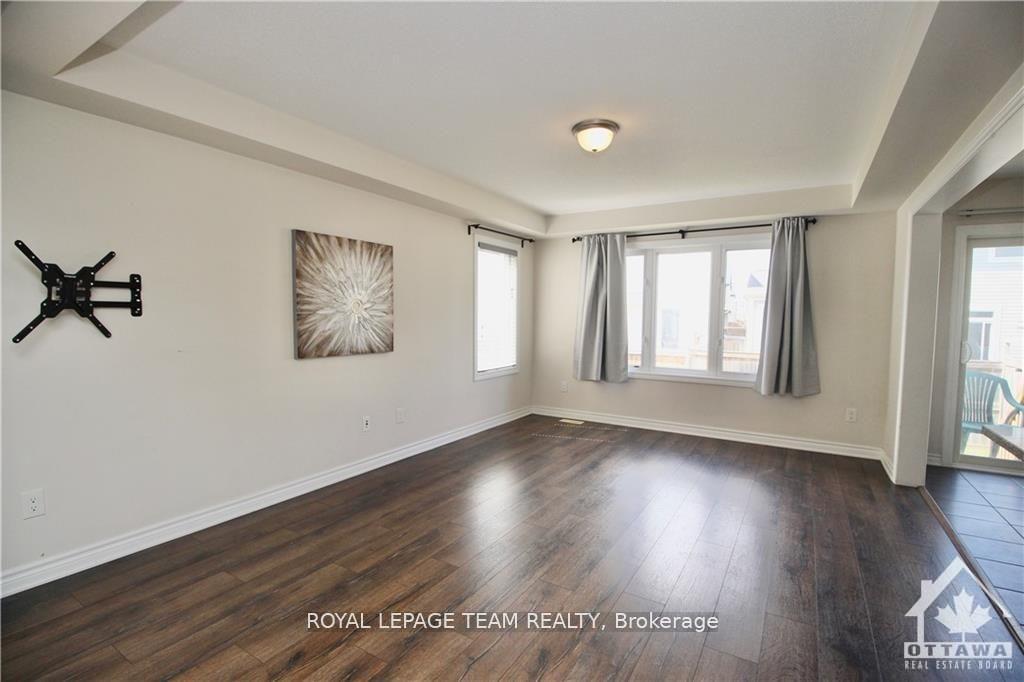 Photo 8 of 507 Foxlight Circle, Ottawa, Kanata - Emerald Meadows/Trailwest — HOMEH