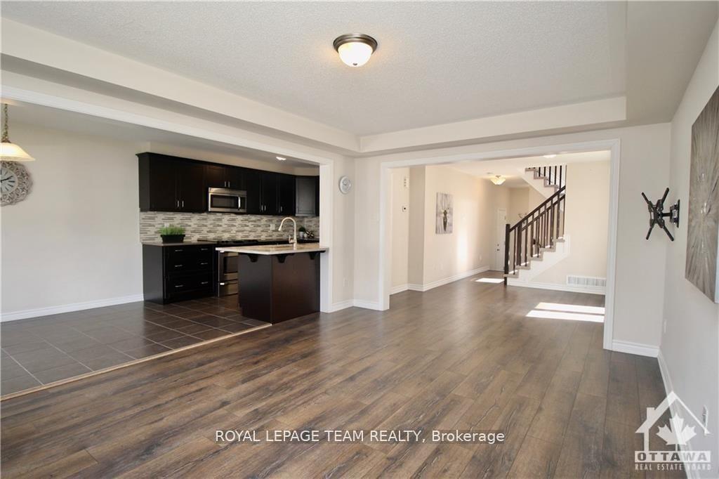 Photo 9 of 507 Foxlight Circle, Ottawa, Kanata - Emerald Meadows/Trailwest — HOMEH