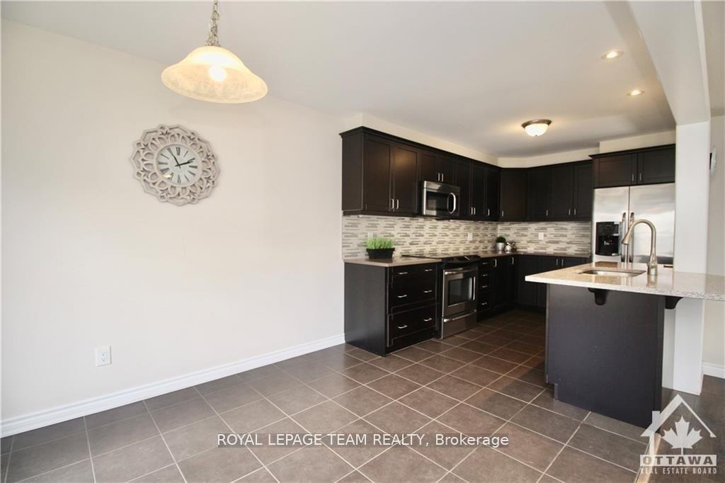 Photo 12 of 507 Foxlight Circle, Ottawa, Kanata - Emerald Meadows/Trailwest — HOMEH