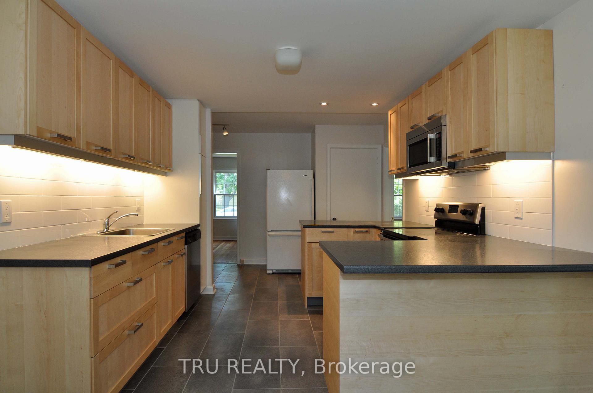 Photo 8 of 4 Braemar Street, Ottawa, Manor Park — HOMEH