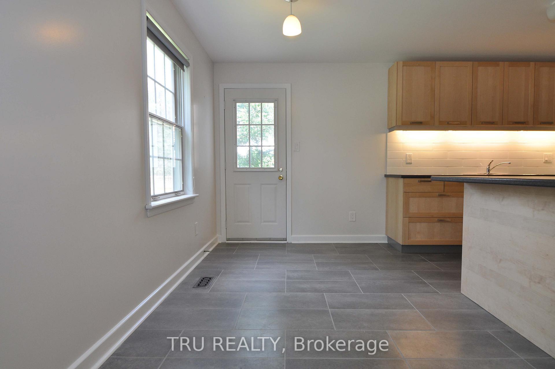 Photo 9 of 4 Braemar Street, Ottawa, Manor Park — HOMEH