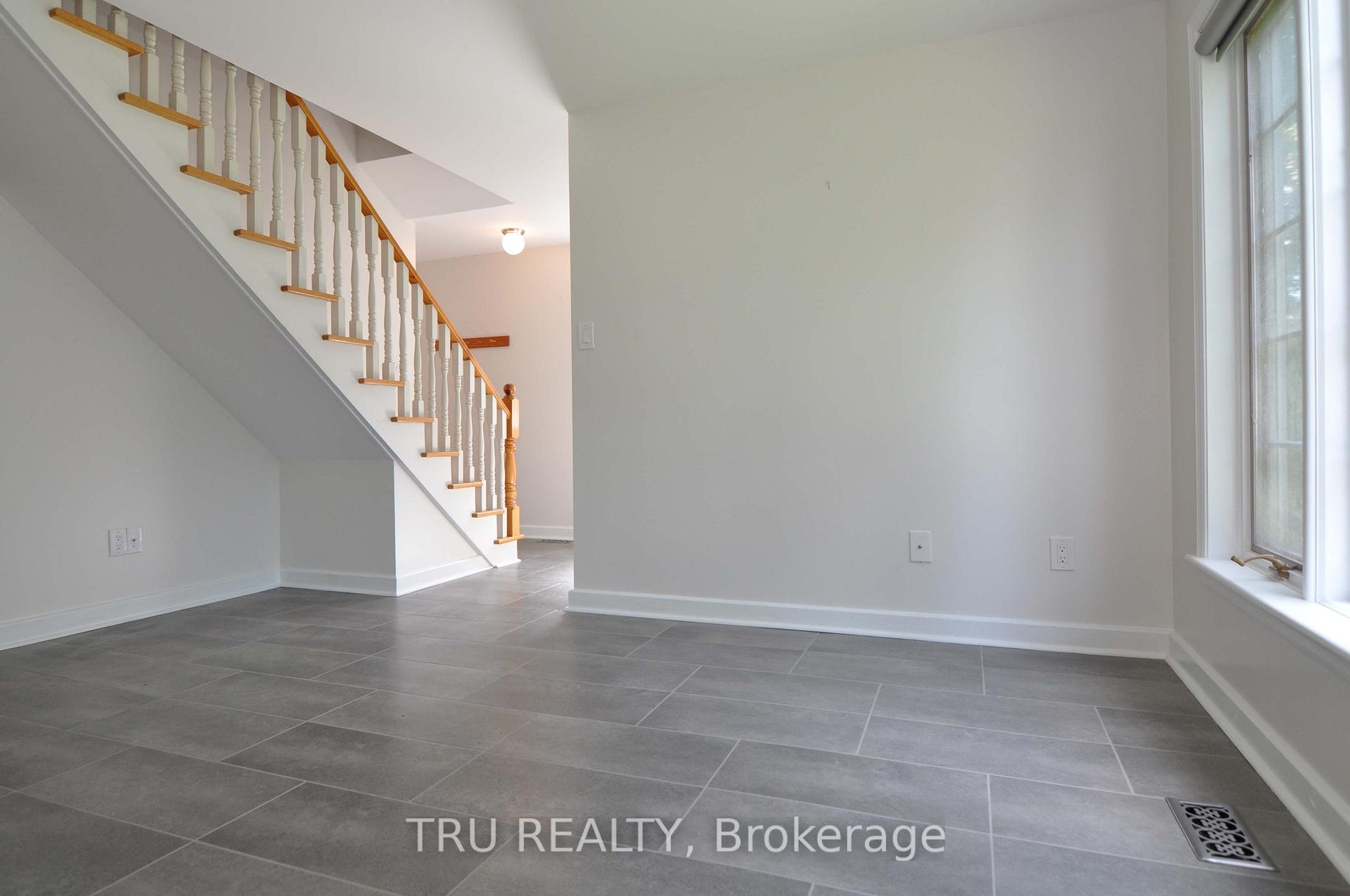 Photo 10 of 4 Braemar Street, Ottawa, Manor Park — HOMEH