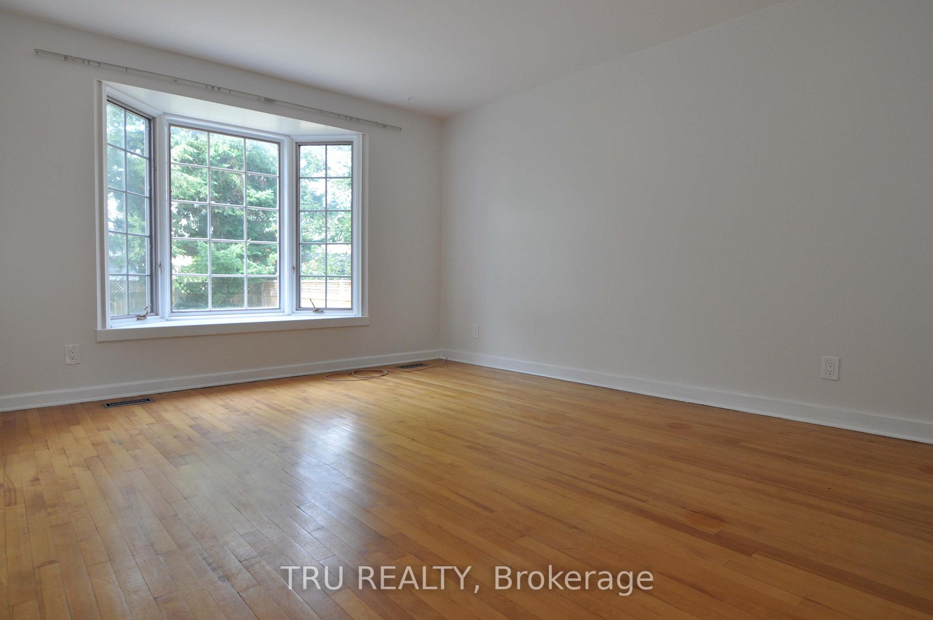 Photo 11 of 4 Braemar Street, Ottawa, Manor Park — HOMEH