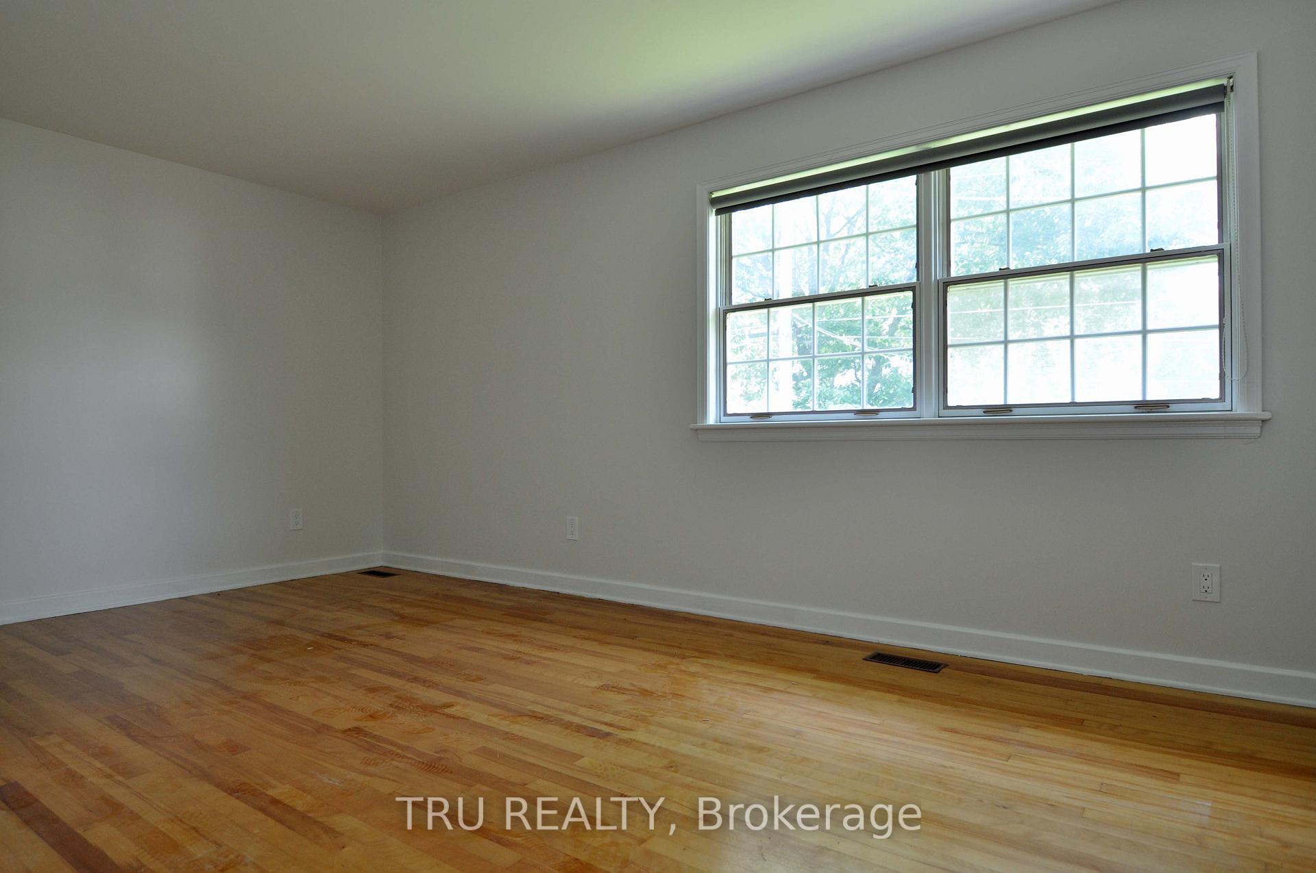 Photo 14 of 4 Braemar Street, Ottawa, Manor Park — HOMEH
