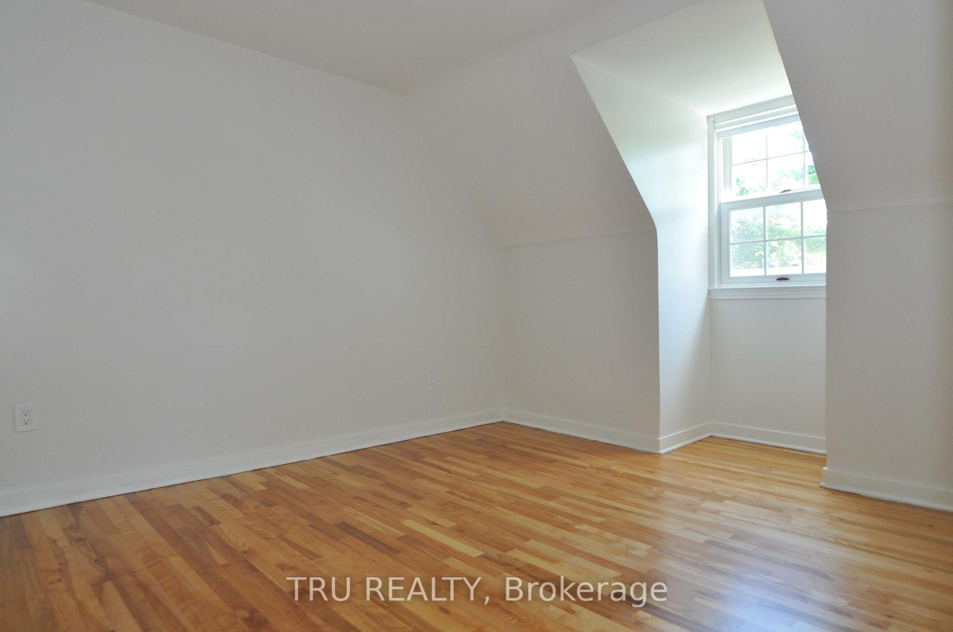 Photo 17 of 4 Braemar Street, Ottawa, Manor Park — HOMEH