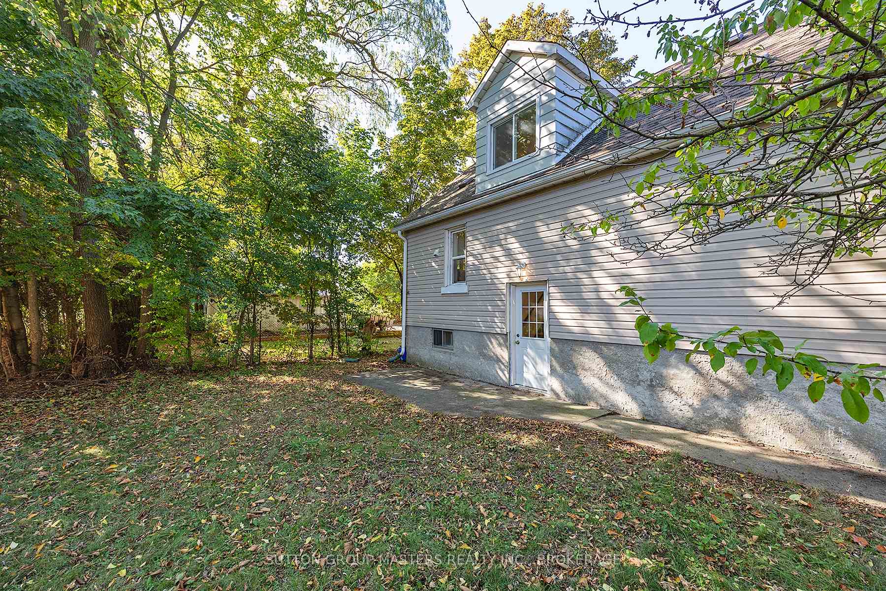 Photo 5 of 720 Brock Street, Kingston, Central City East — HOMEH
