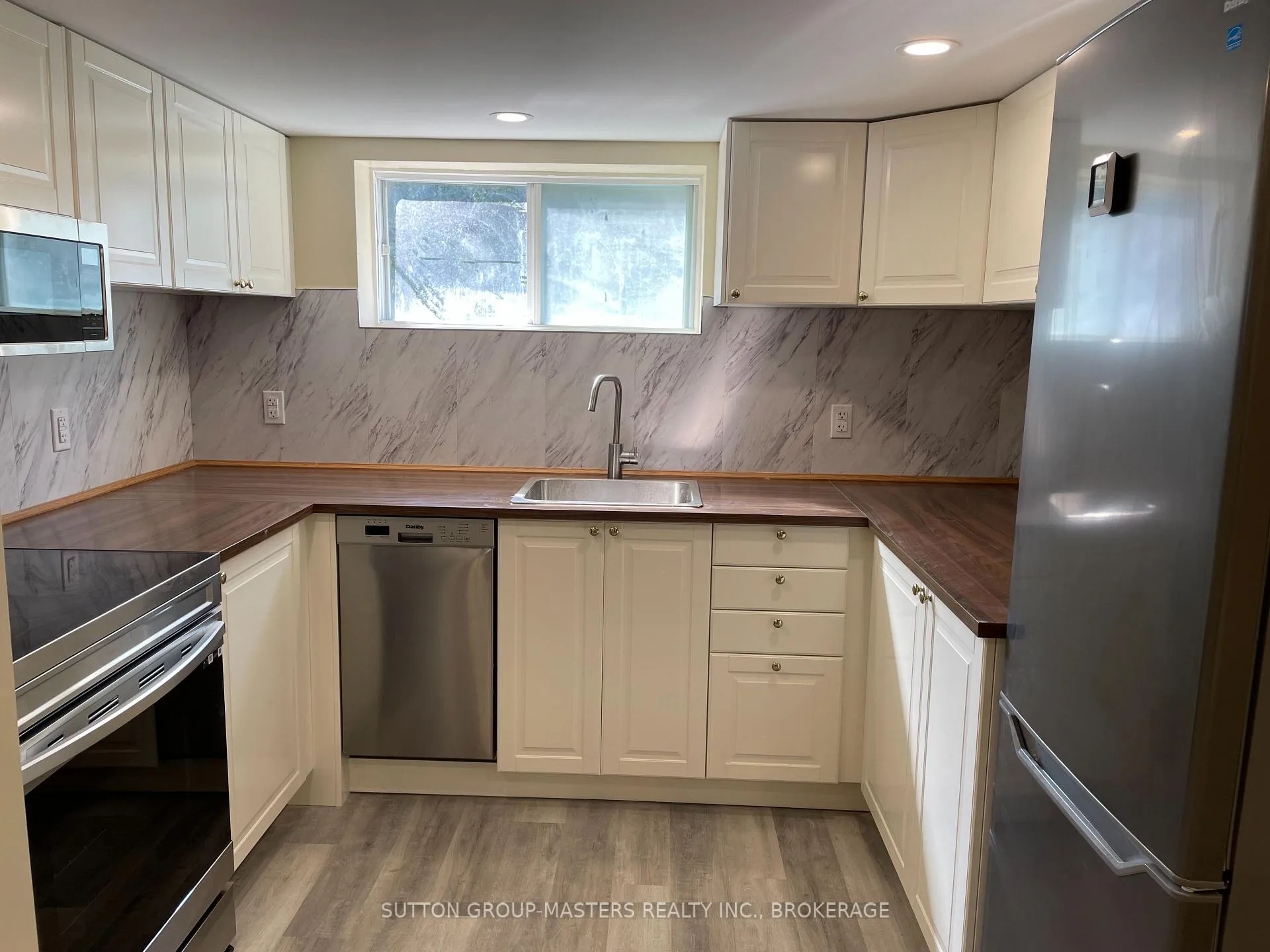 Photo 4 of Unit 2, 248 McLellan Court, Kingston, East Gardiners Rd — HOMEH