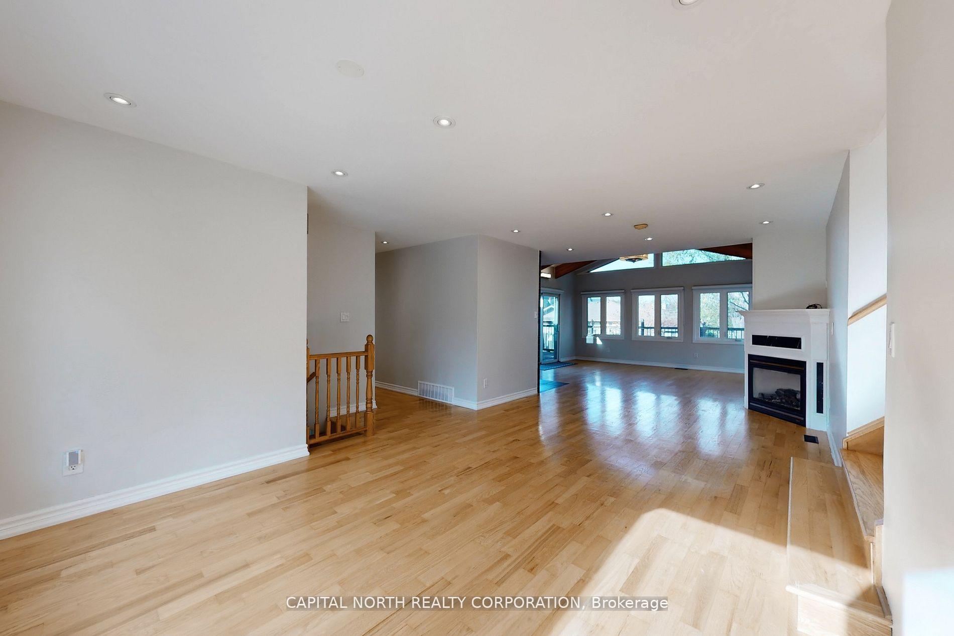 Photo 3 of 106 Clearview Heights, King, King City — HOMEH