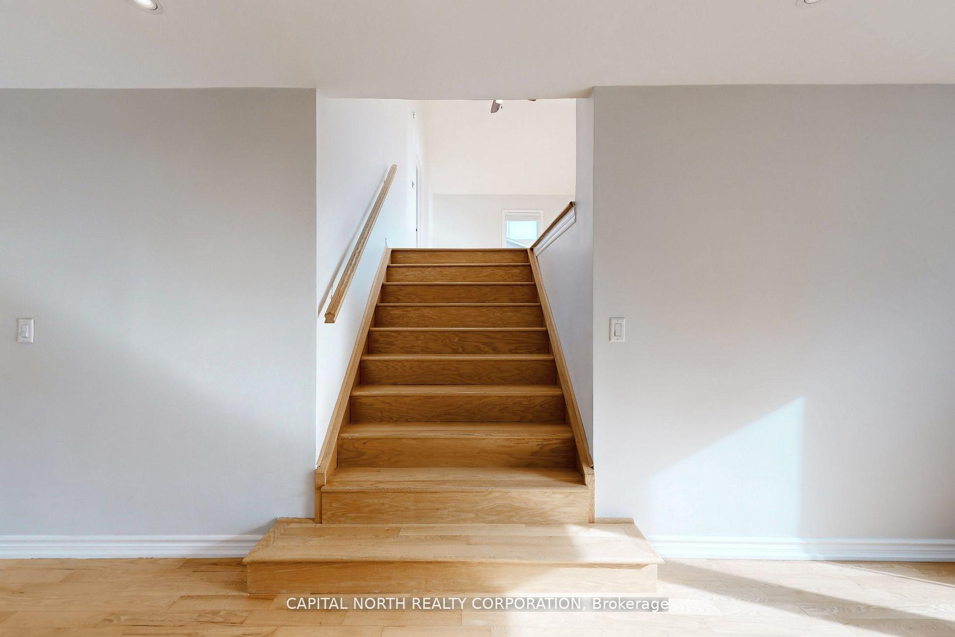 Photo 6 of 106 Clearview Heights, King, King City — HOMEH