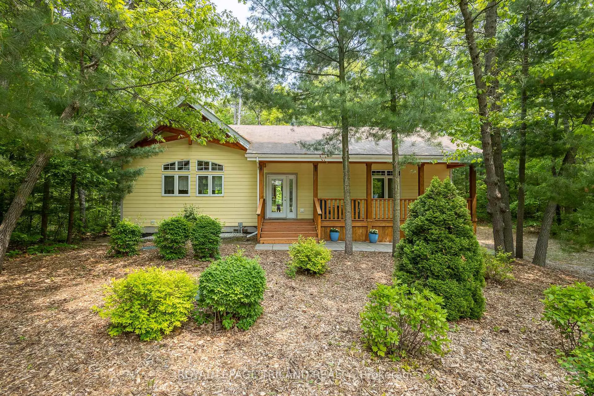 Photo 1 of 10059 Jennison Crescent, Lambton Shores, Grand Bend — HOMEH