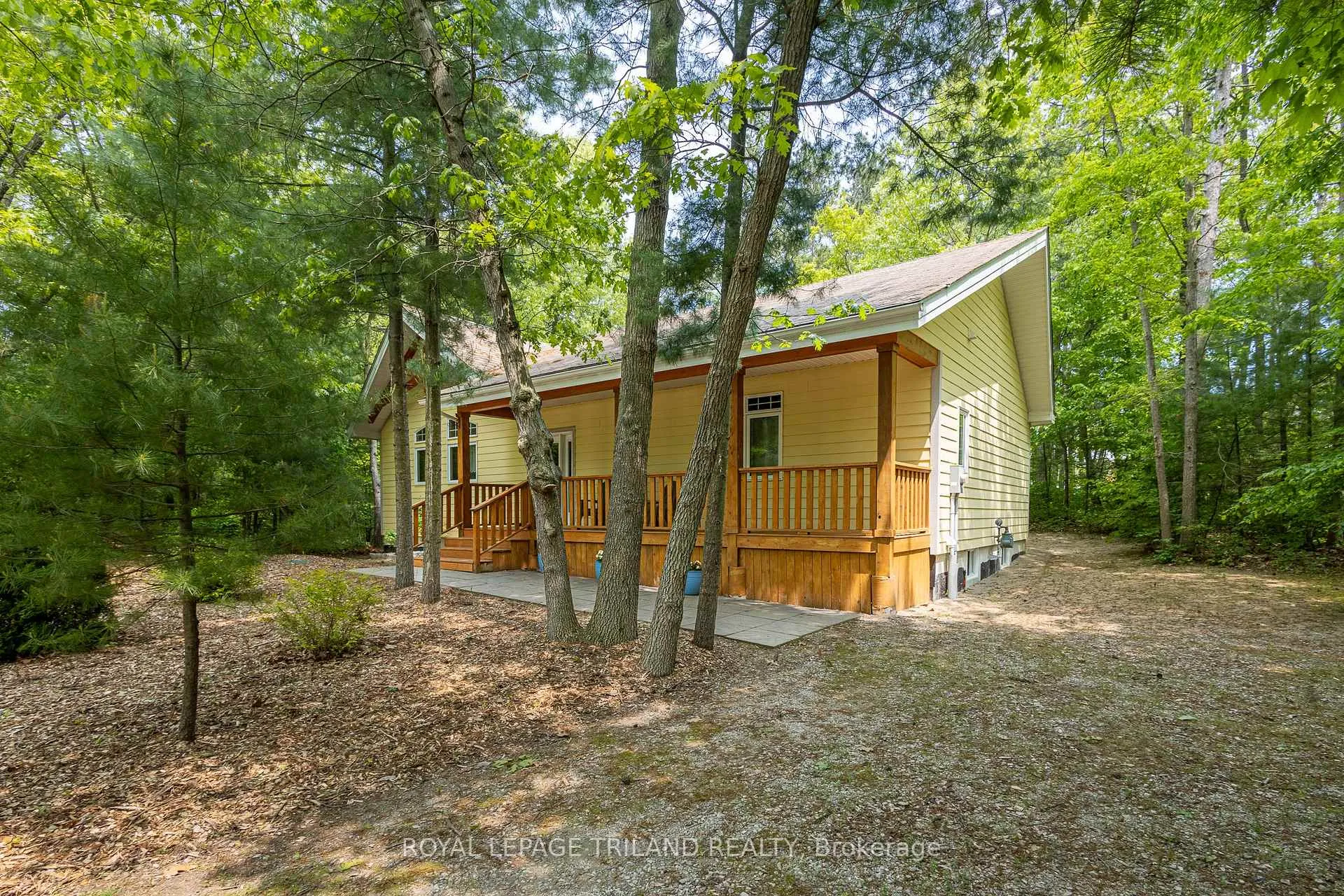 Photo 9 of 10059 Jennison Crescent, Lambton Shores, Grand Bend — HOMEH