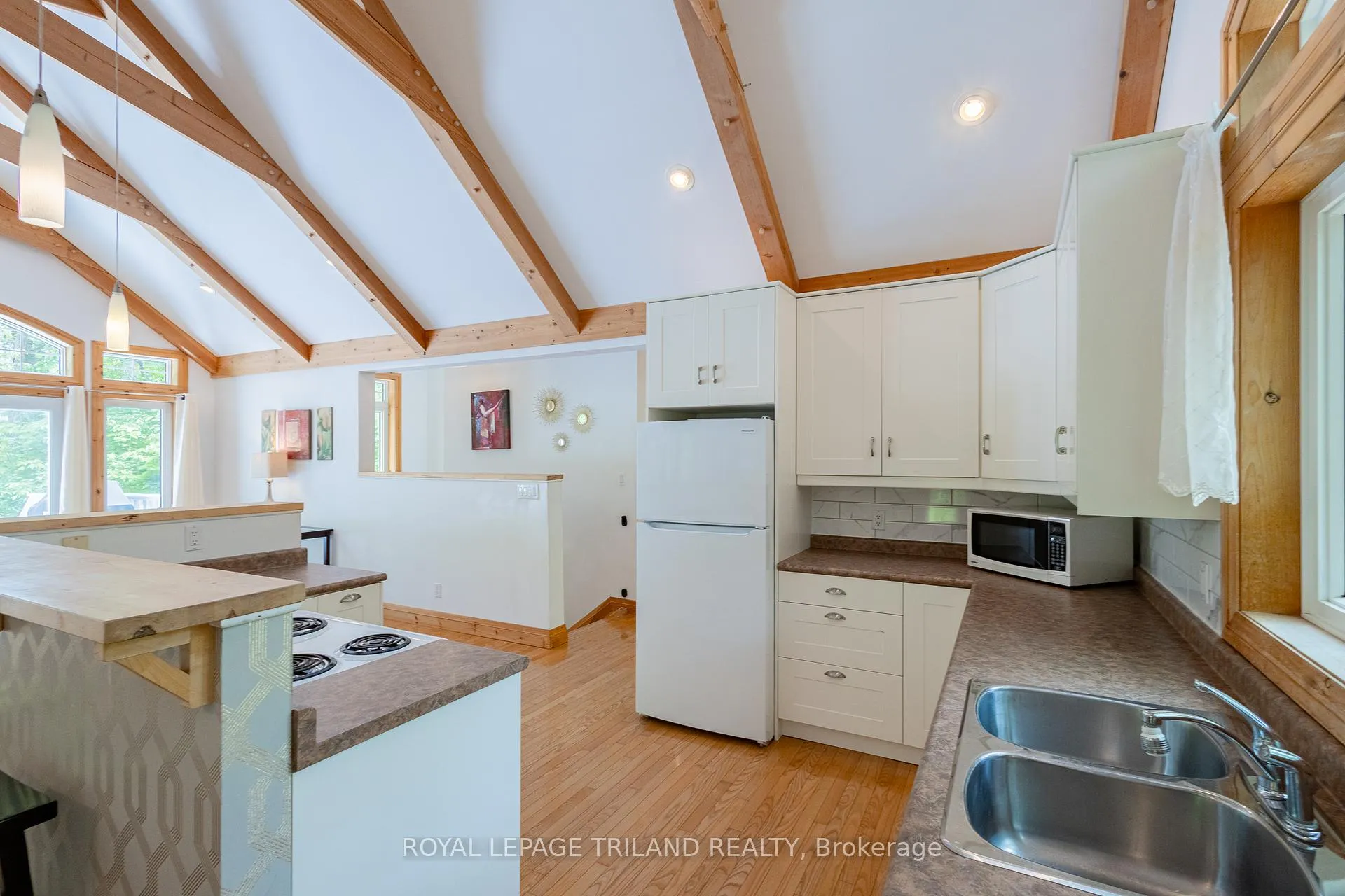 Photo 23 of 10059 Jennison Crescent, Lambton Shores, Grand Bend — HOMEH