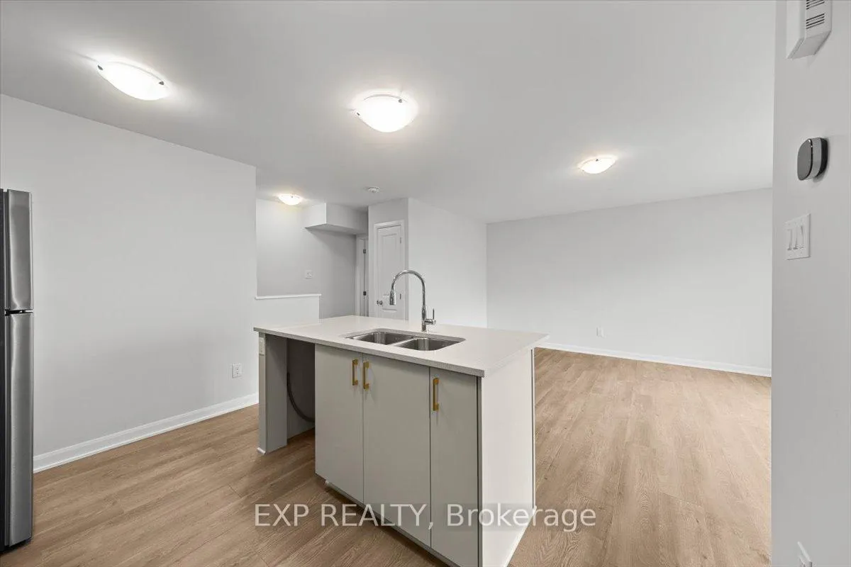 Photo 6 of 1255 Creekway Private, Ottawa, Kanata - Kanata Lakes/Heritage Hills — HOMEH