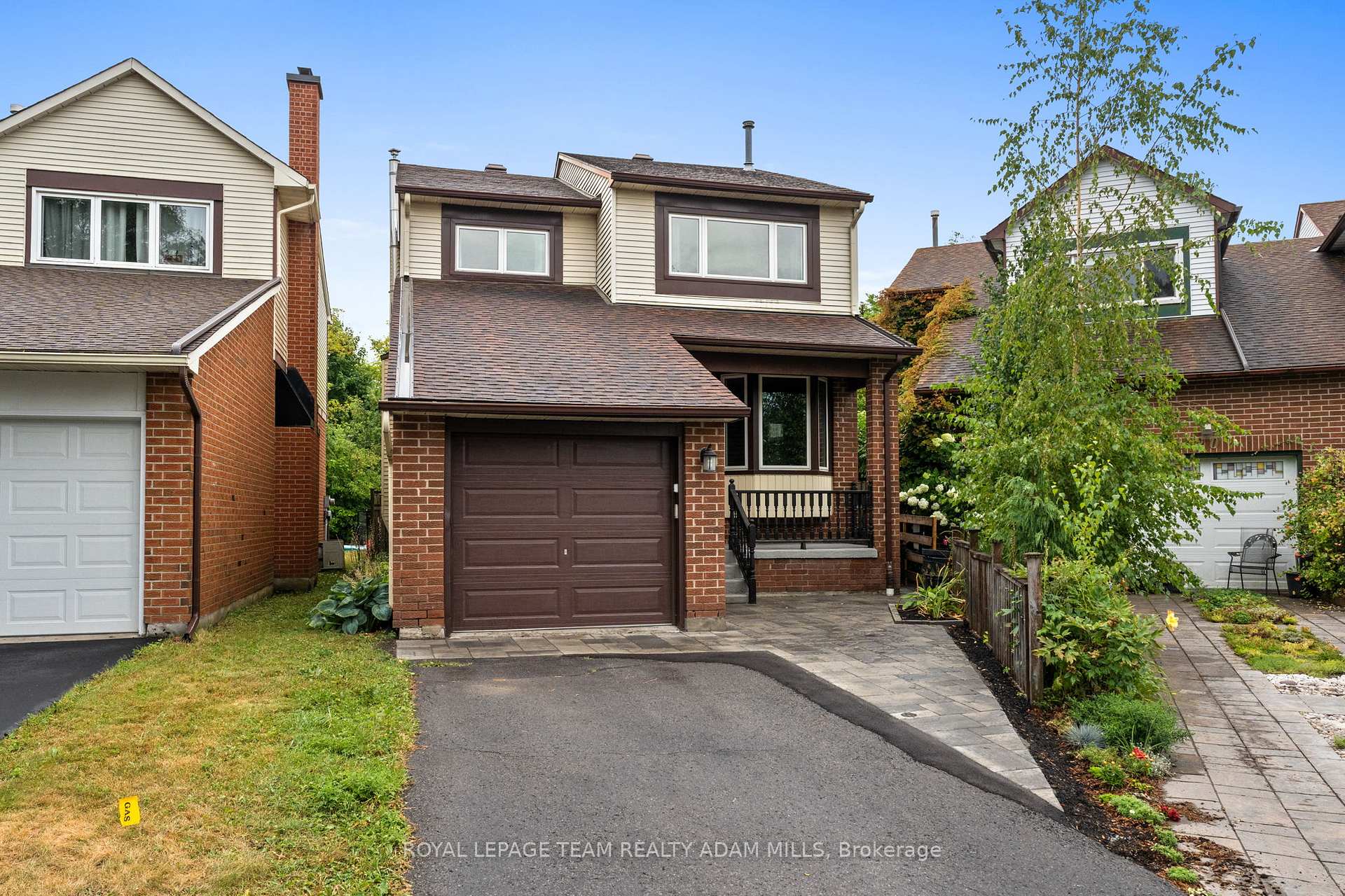 Photo 2 of 22 Fireside Crescent, Ottawa, Hunt Club Park/Greenboro — HOMEH