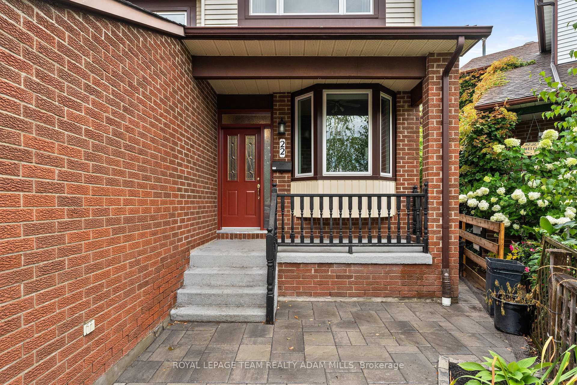 Photo 4 of 22 Fireside Crescent, Ottawa, Hunt Club Park/Greenboro — HOMEH