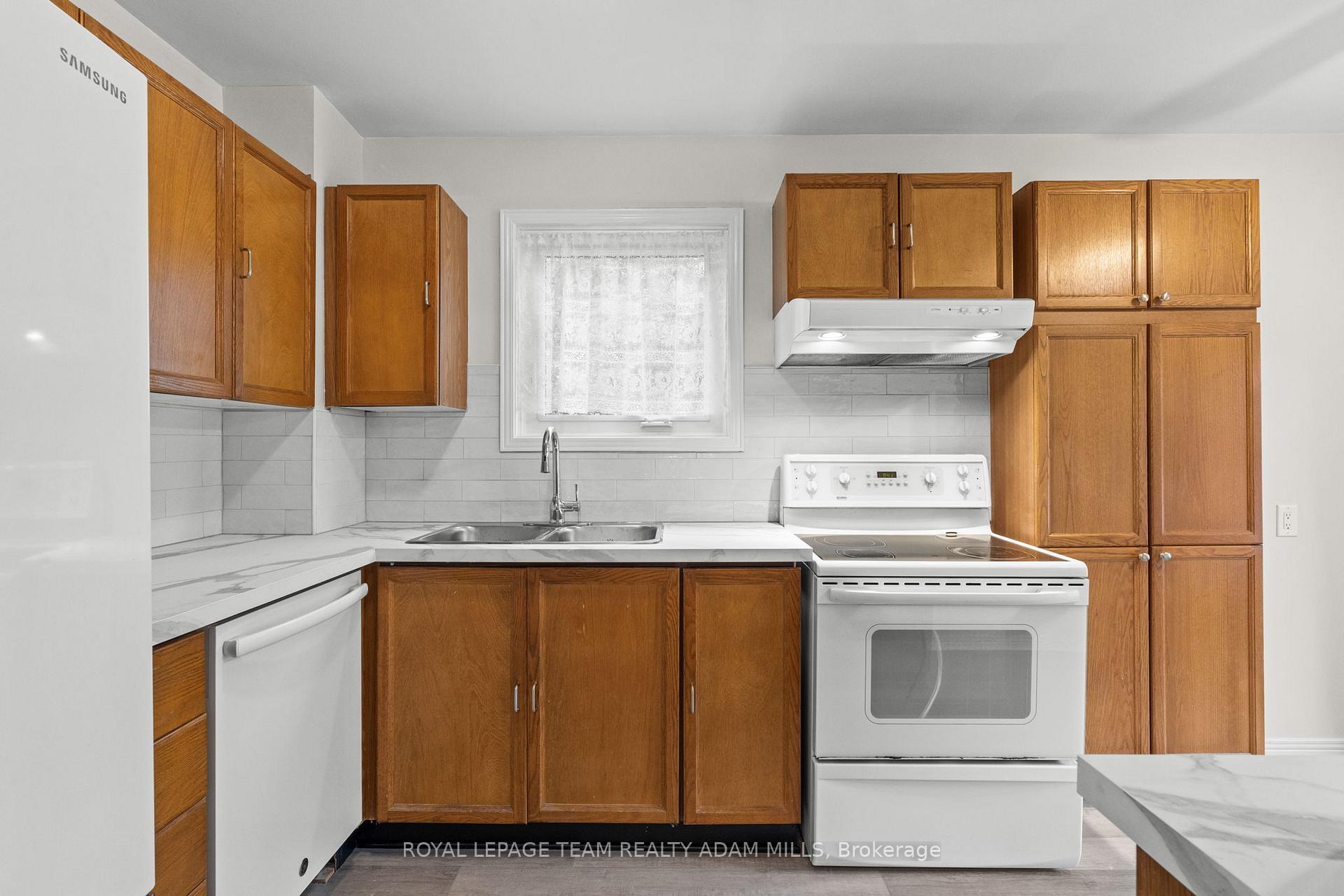 Photo 7 of 22 Fireside Crescent, Ottawa, Hunt Club Park/Greenboro — HOMEH