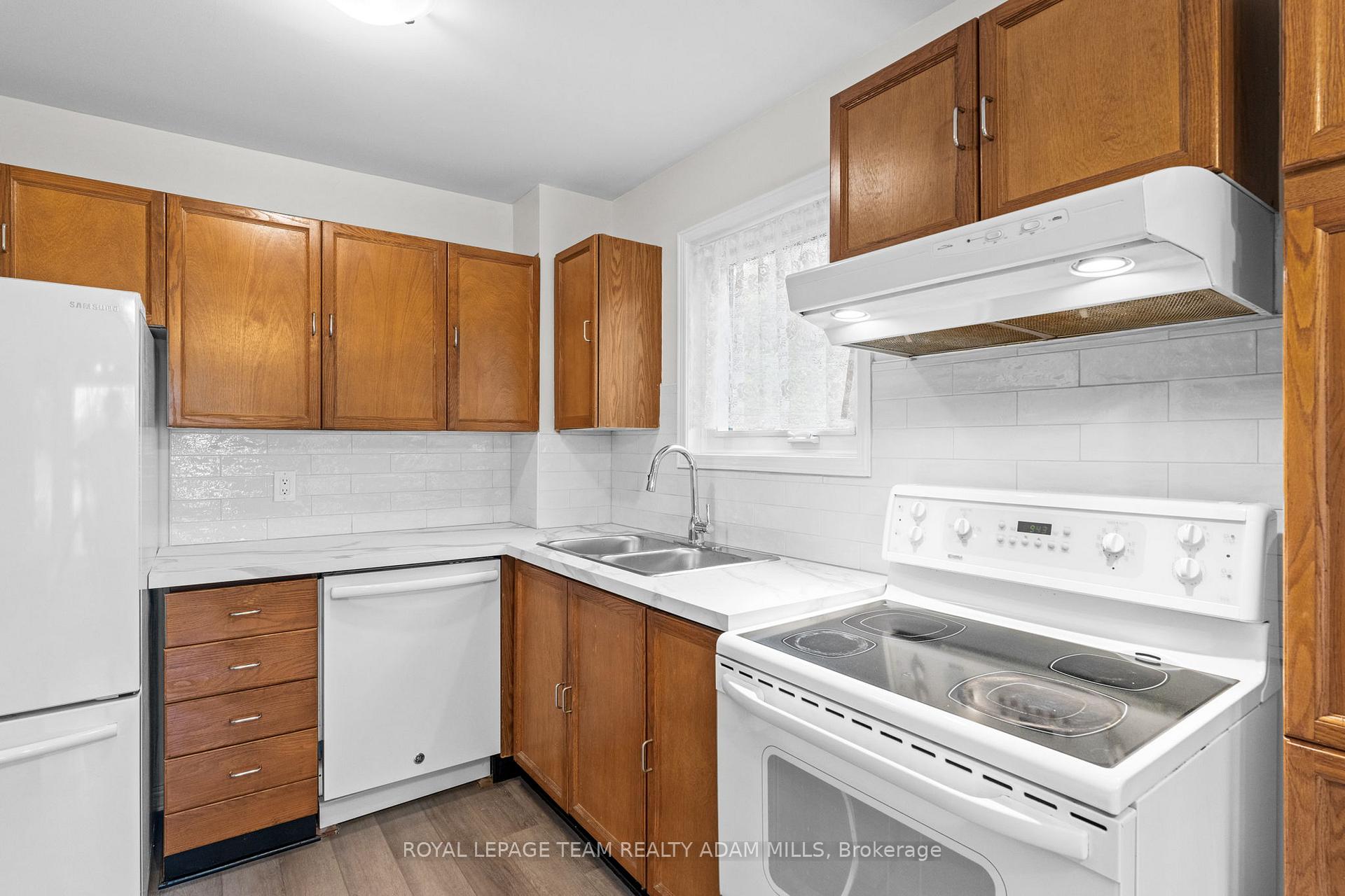 Photo 9 of 22 Fireside Crescent, Ottawa, Hunt Club Park/Greenboro — HOMEH