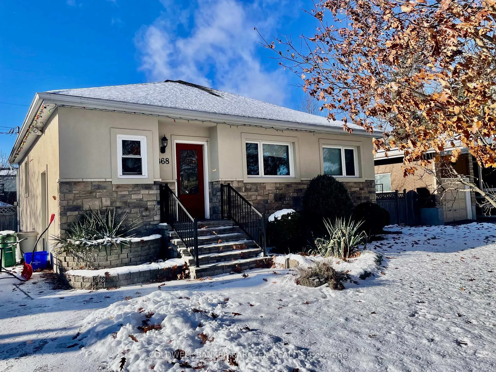 Front of 868 Duberry Street