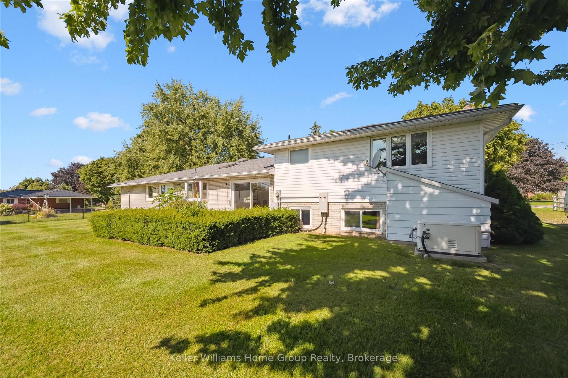 Photo 32 of 27 Peel Street E, Mapleton, Rural Mapleton — HOMEH