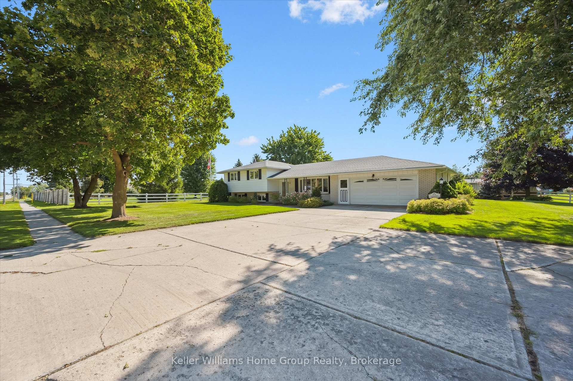 Photo 43 of 27 Peel Street E, Mapleton, Rural Mapleton — HOMEH