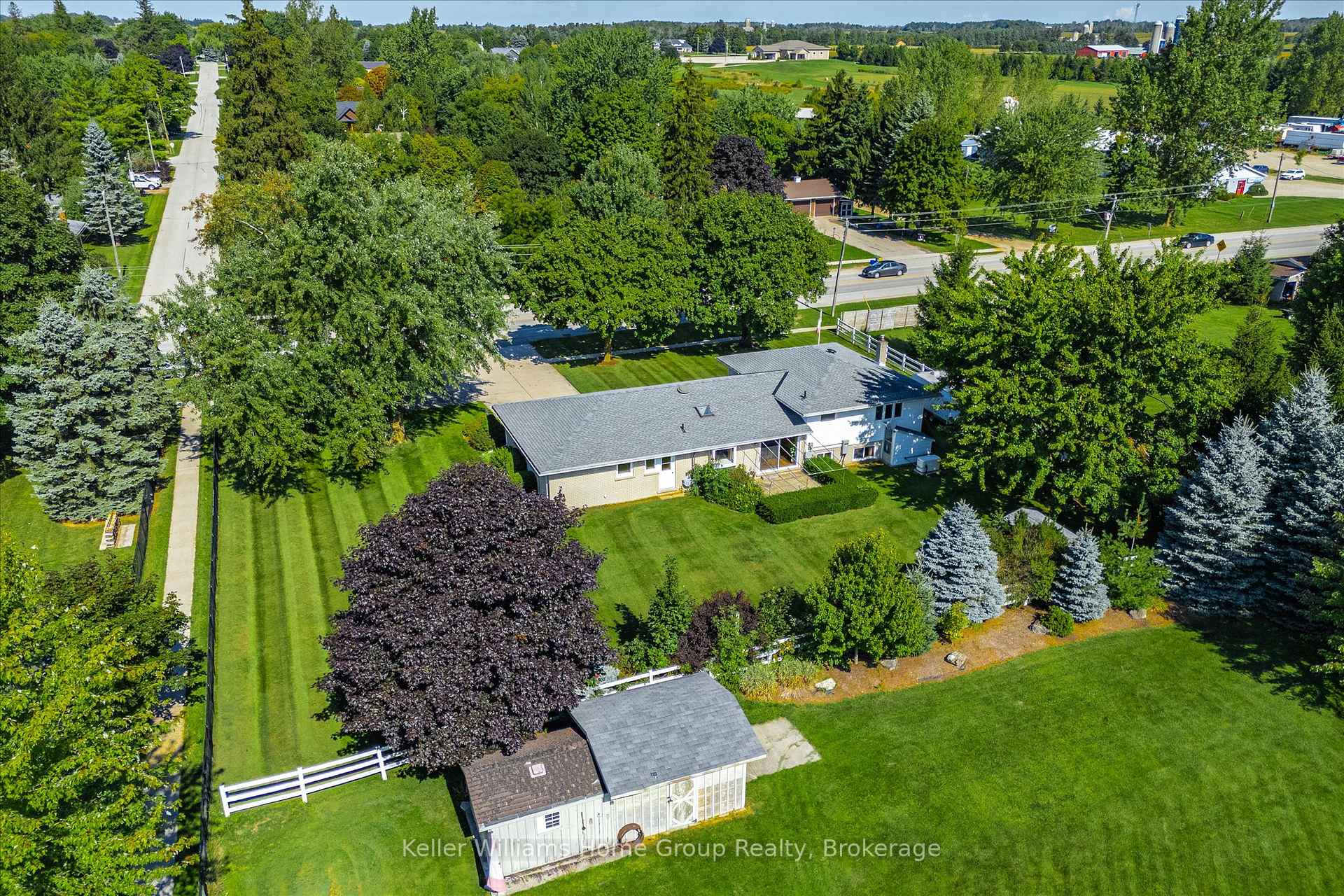 Photo 46 of 27 Peel Street E, Mapleton, Rural Mapleton — HOMEH