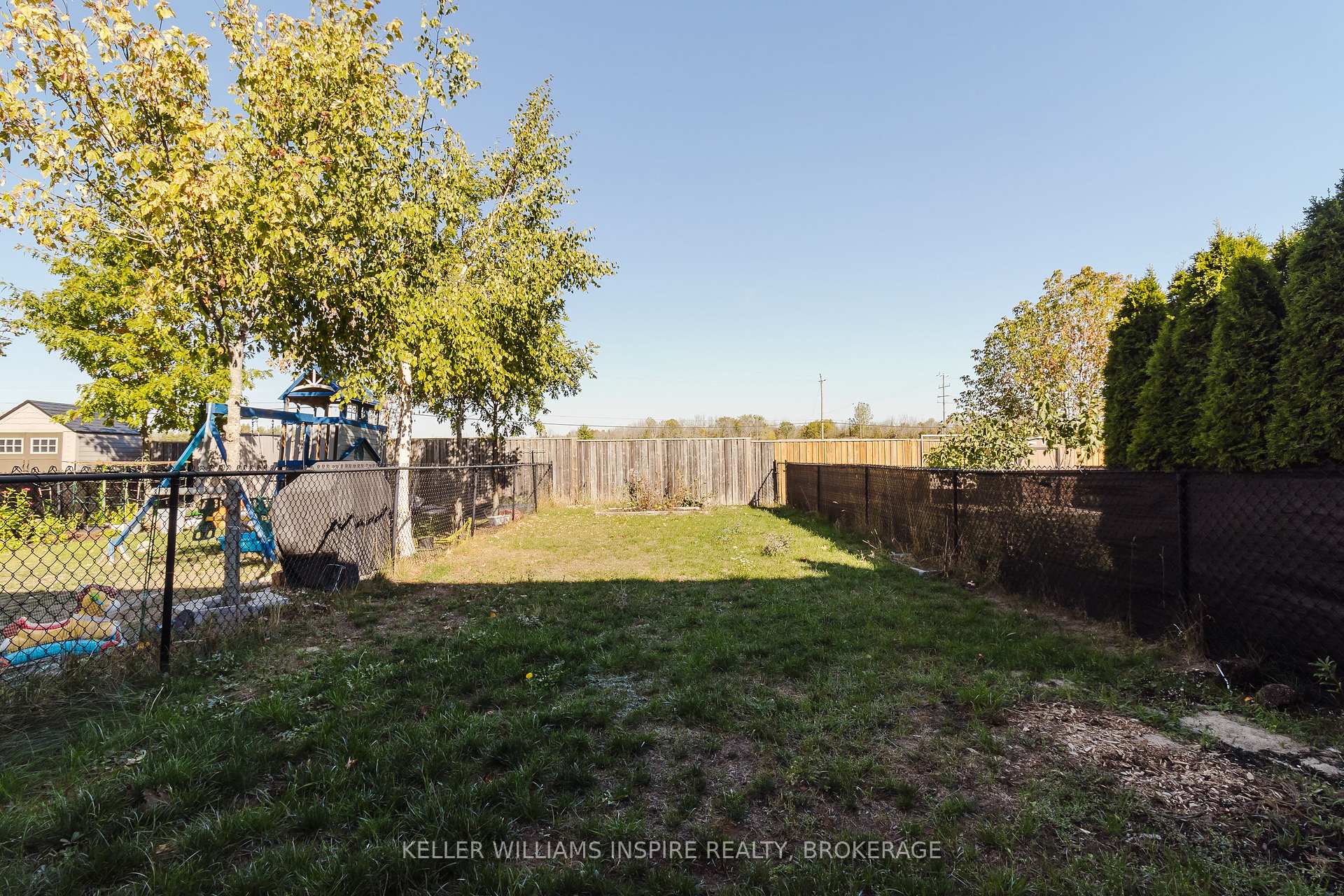 Photo 32 of 131 Simurda Court, Loyalist, Amherstview — HOMEH