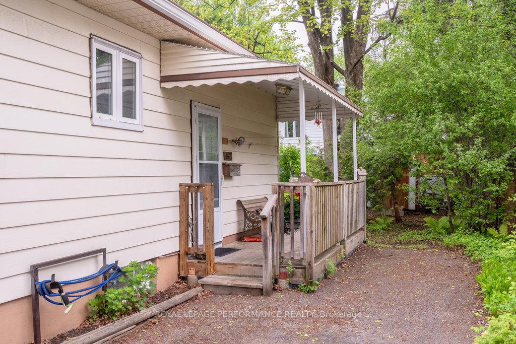 Photo 2 of 167 Mafeking Avenue, Ottawa, Manor Park — HOMEH