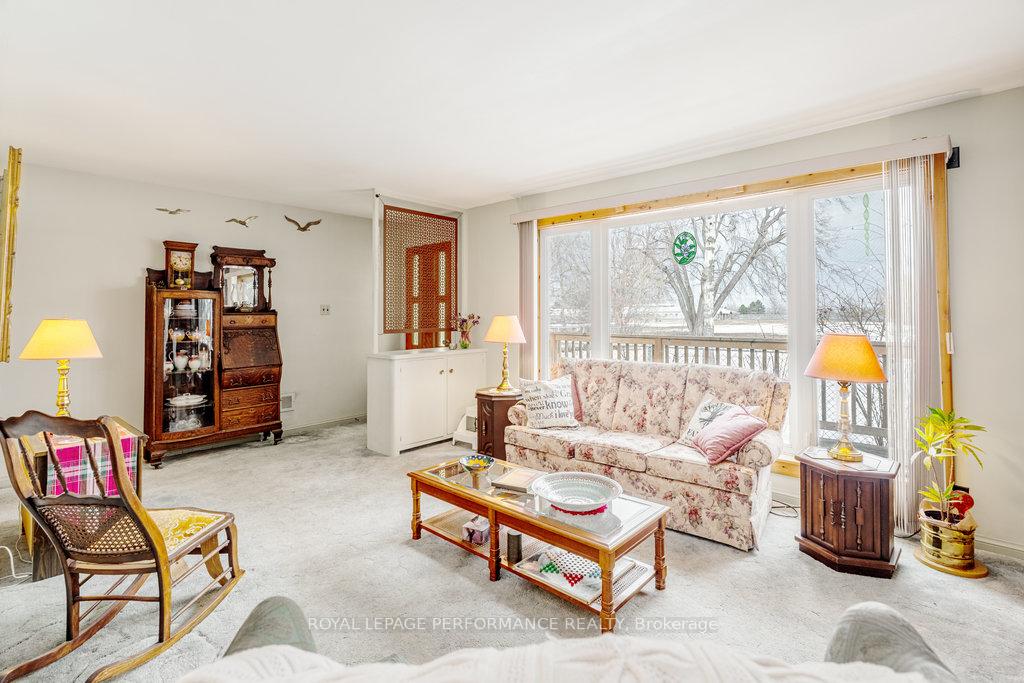 Photo 5 of 167 Mafeking Avenue, Ottawa, Manor Park — HOMEH