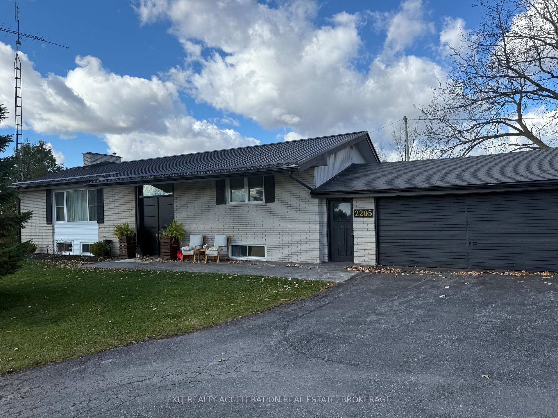 Photo 1 of 2205 Sharpe Road, Loyalist, Lennox and Addington - South — HOMEH